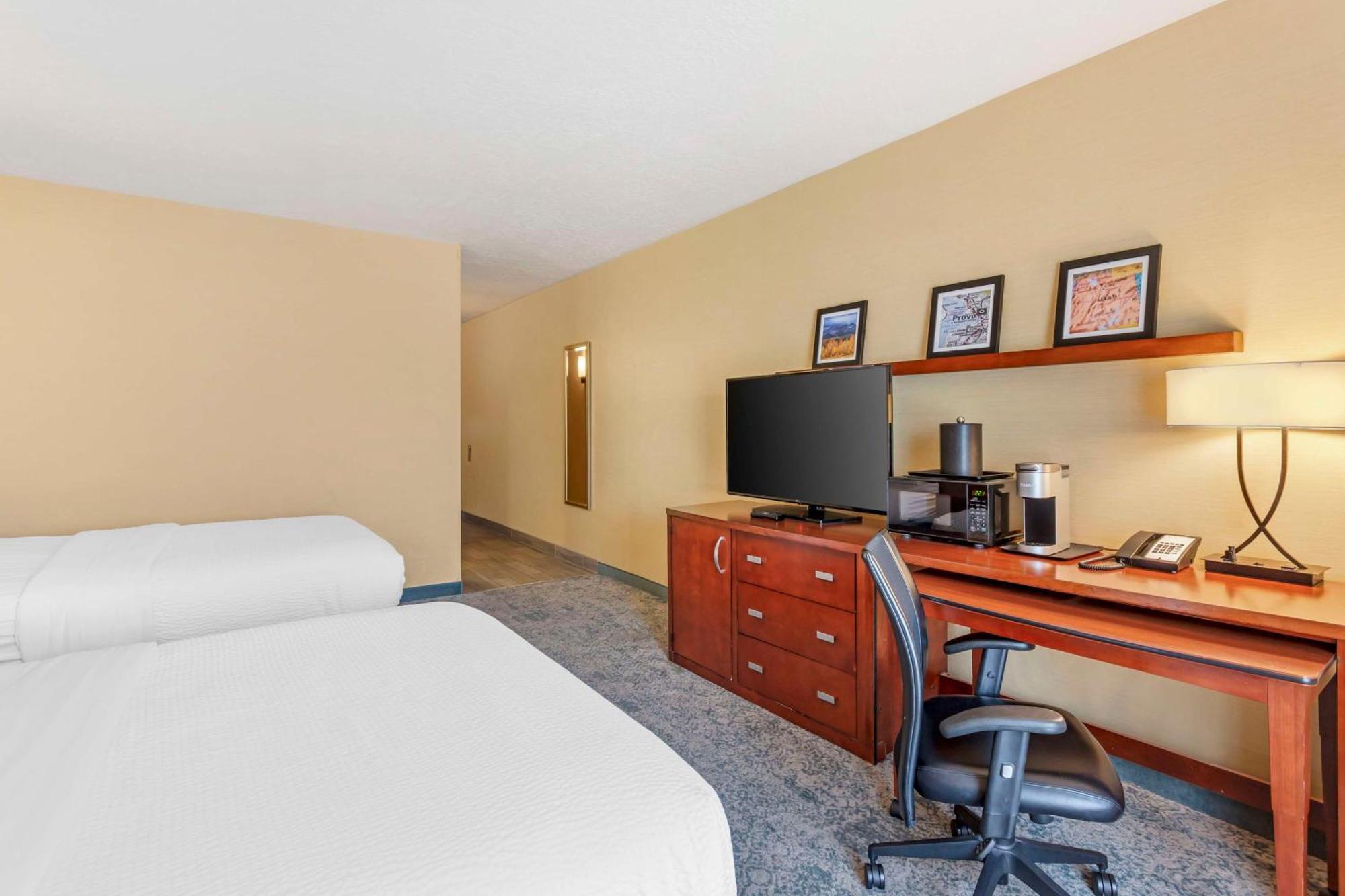 Large Queen Room with Two Queen Beds