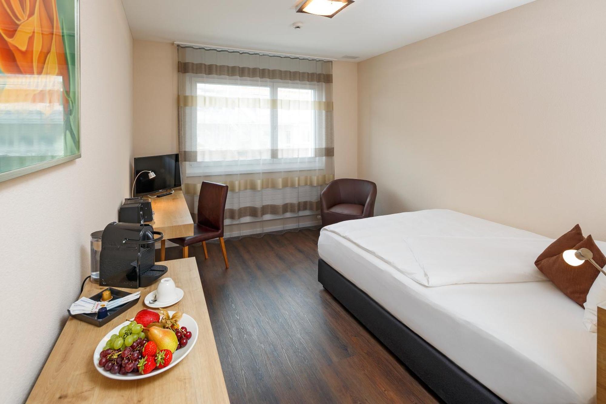 Standard Queen Room