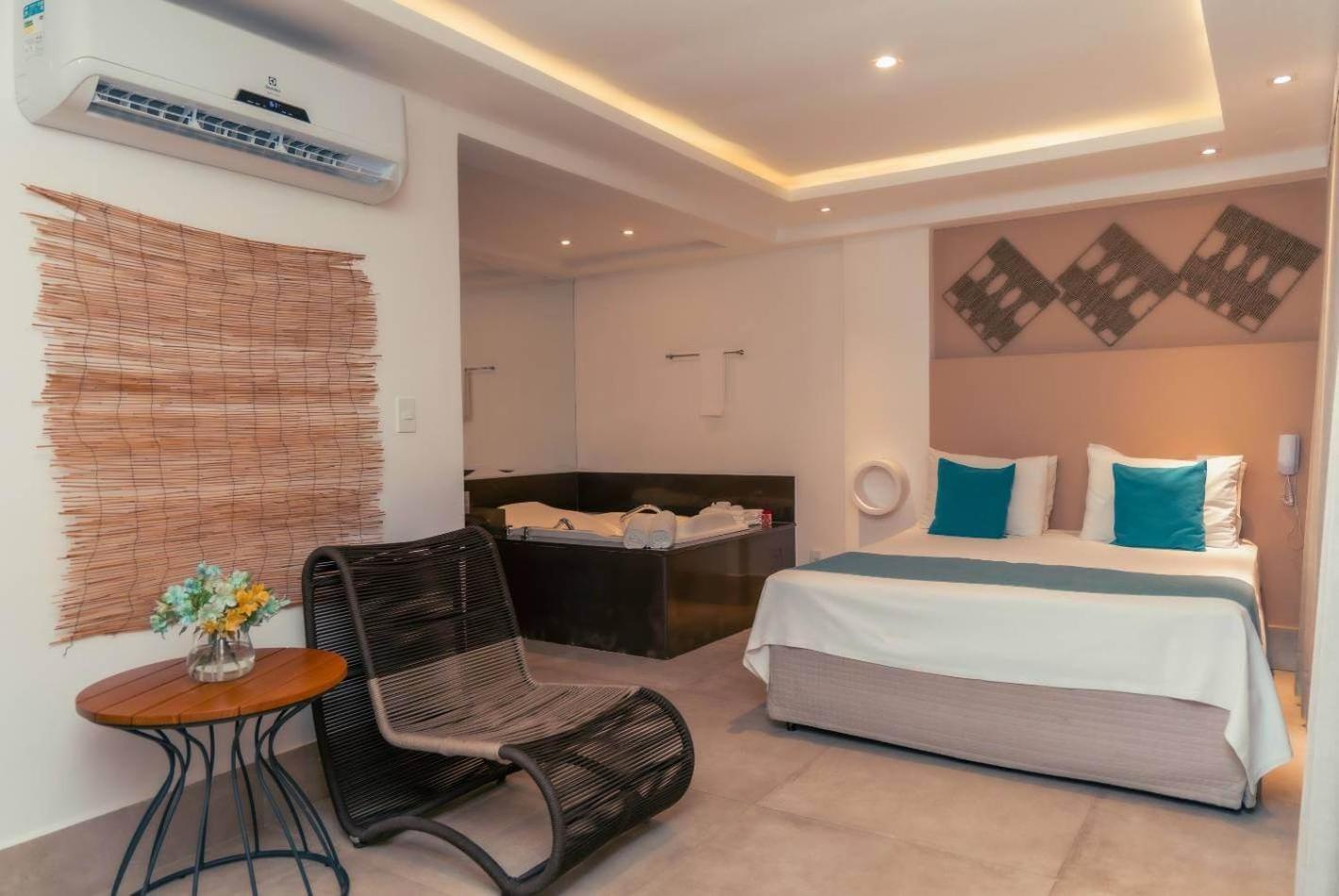 Quarto Duplo com Banheira de Hidromassagem