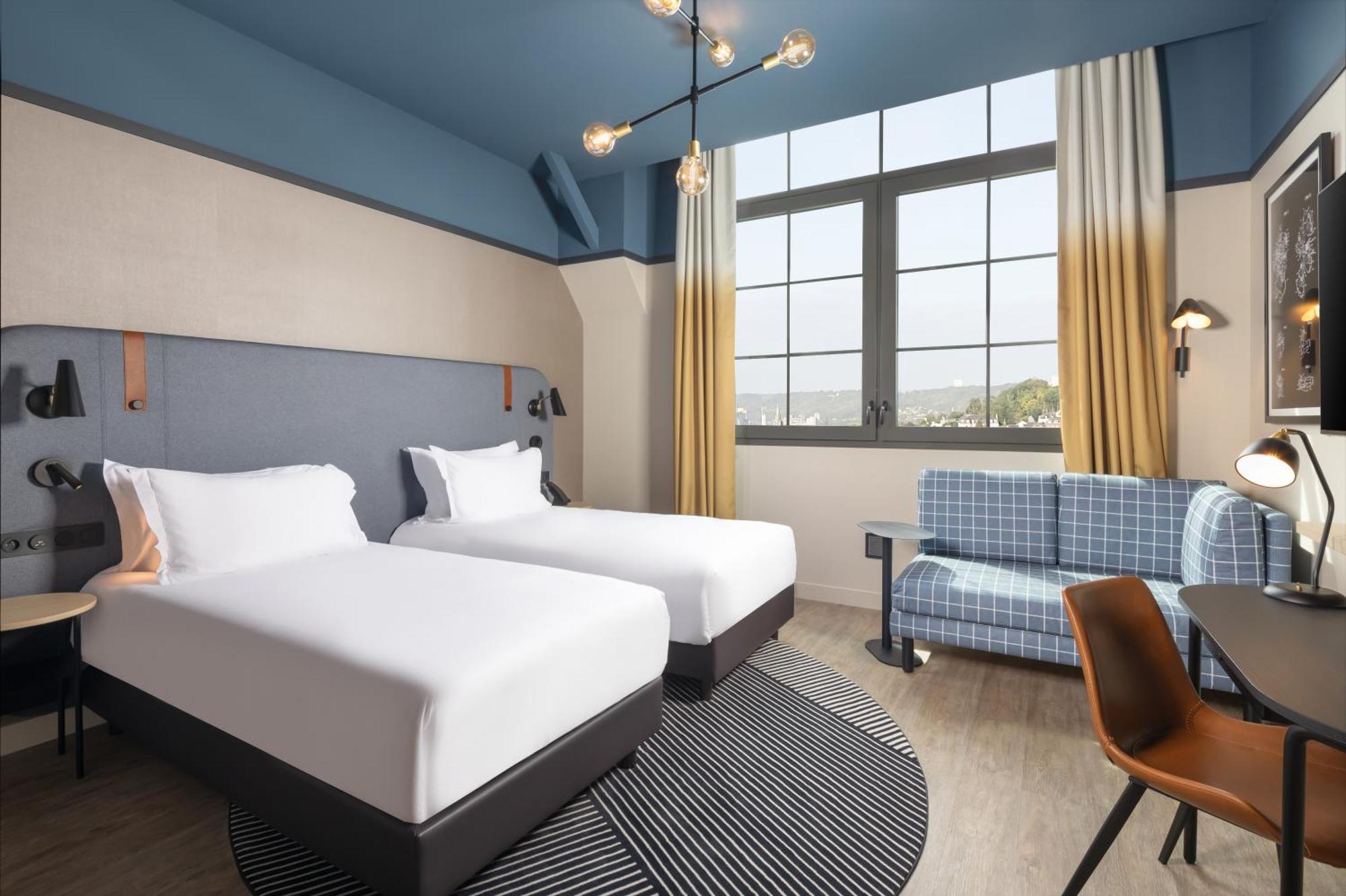 Deluxe Twin Room with City View