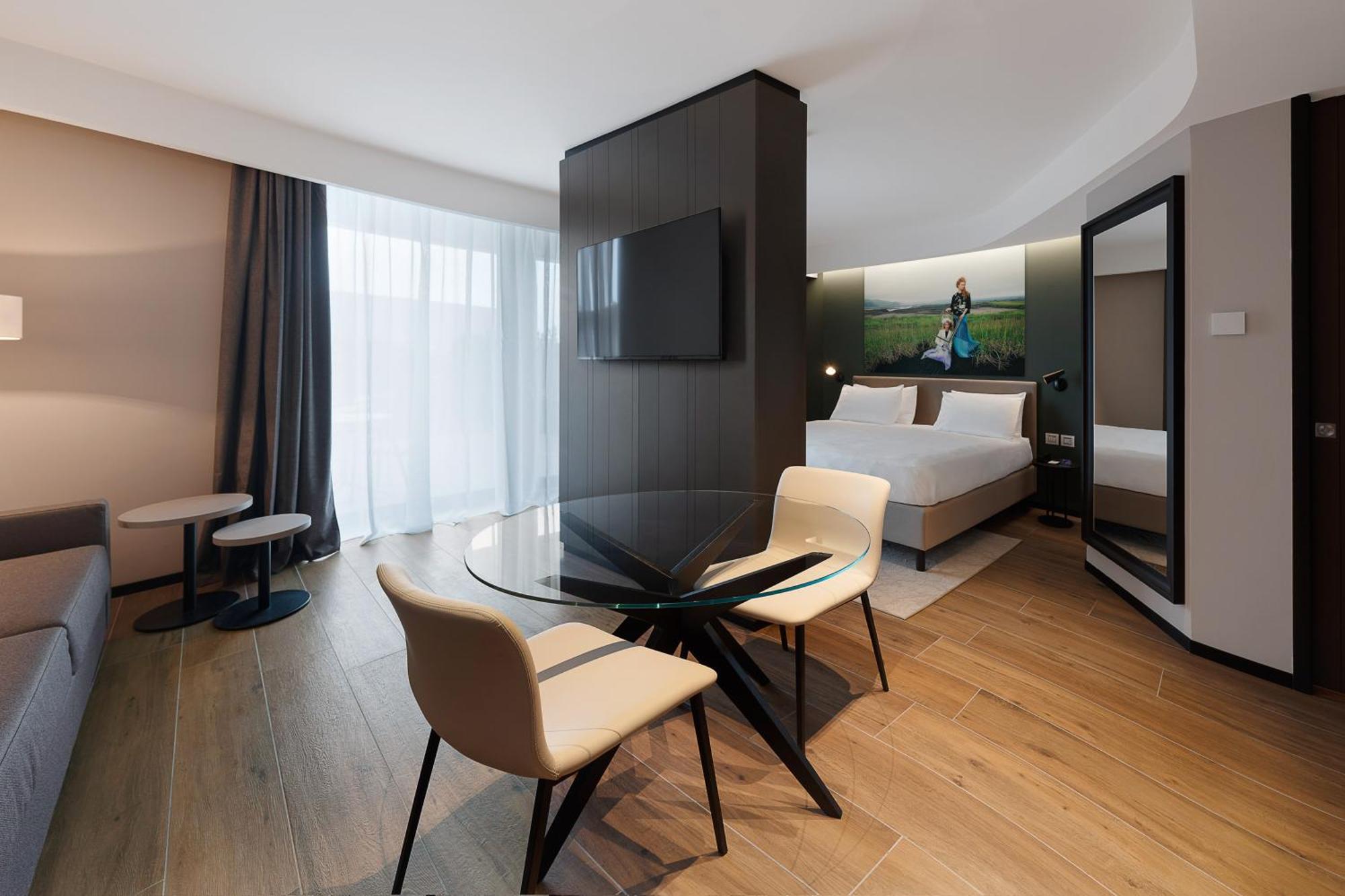 Junior Suite,1619536791:JPEG