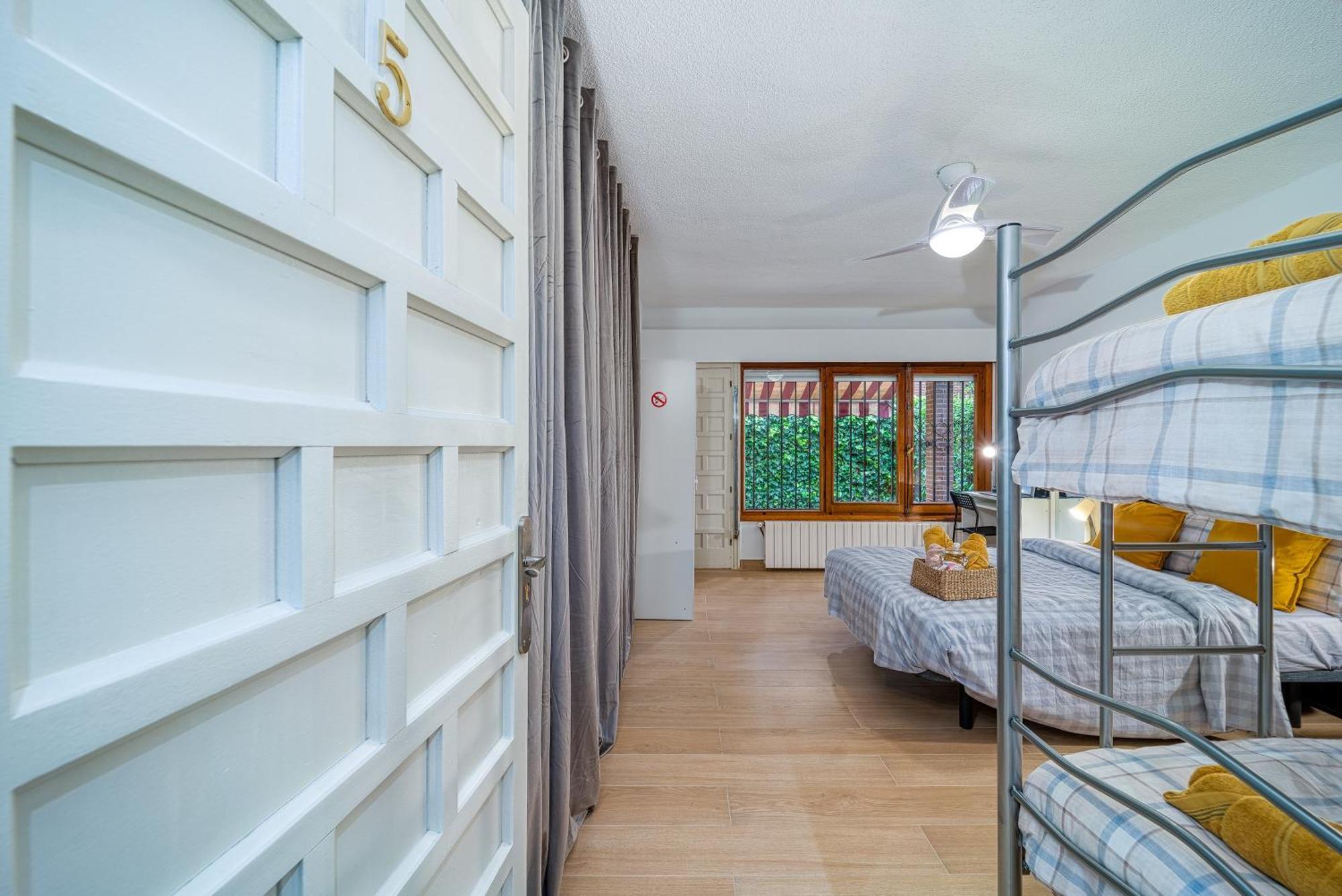 Chambre Familiale avec Salle de Bains Commune