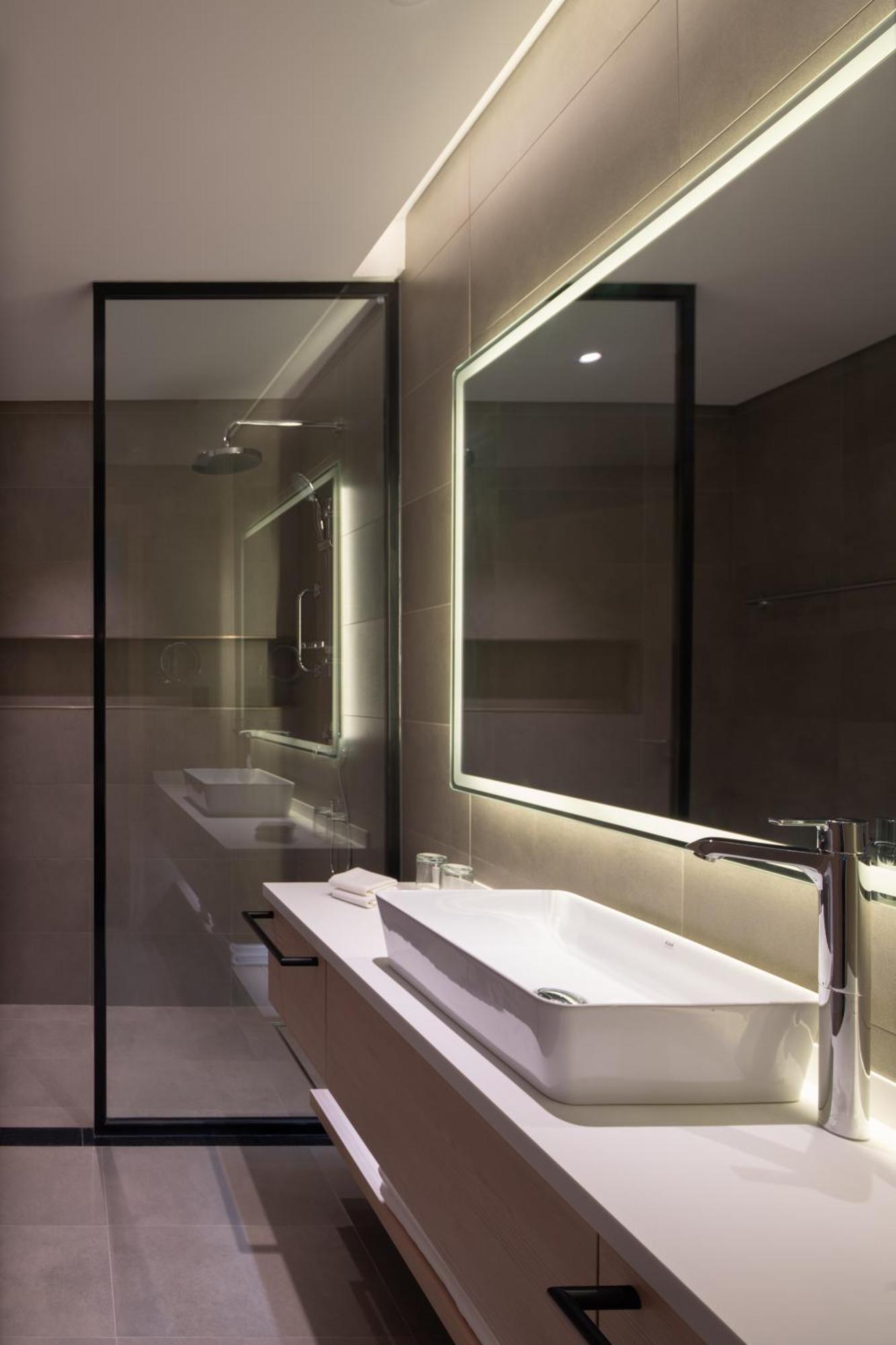 One-Bedroom Suite - Sea View