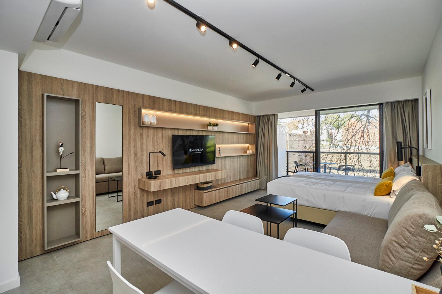 Estudio con balcón