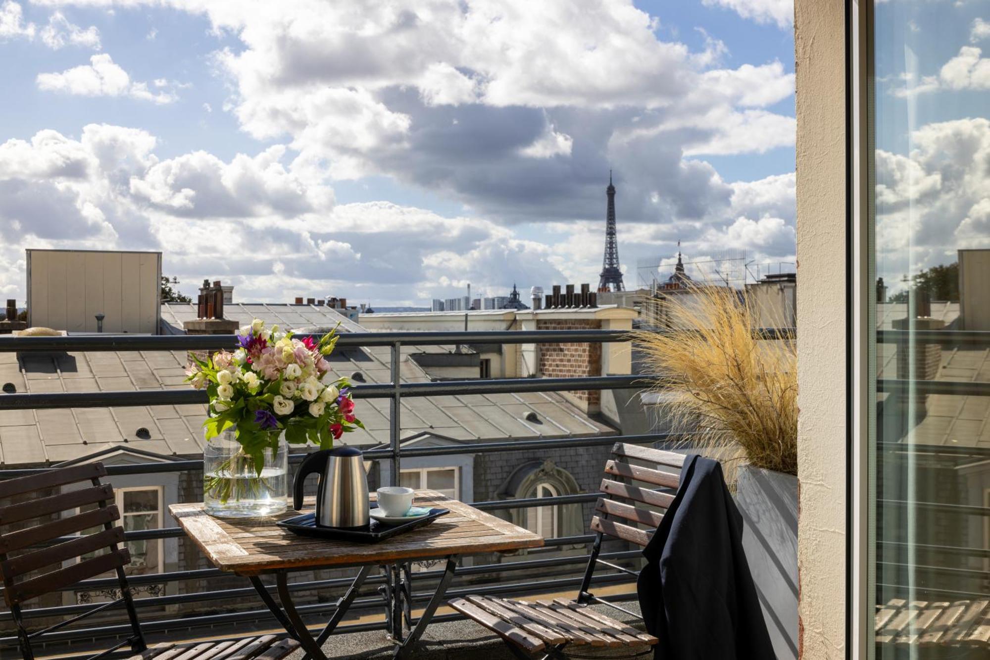 Premium Room Eiffel Tower View
