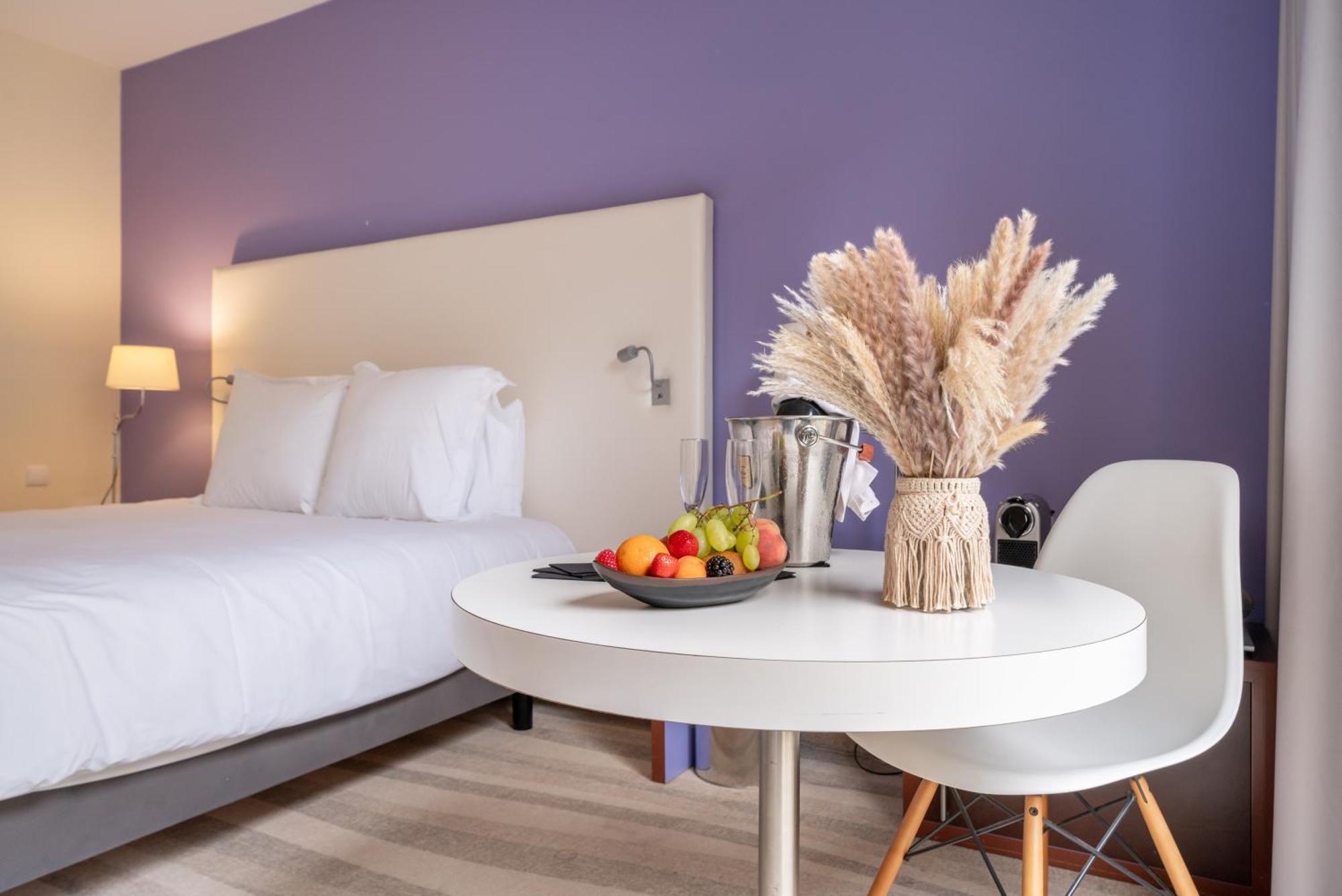 Chambre Double Supérieure - Vue sur Piscine