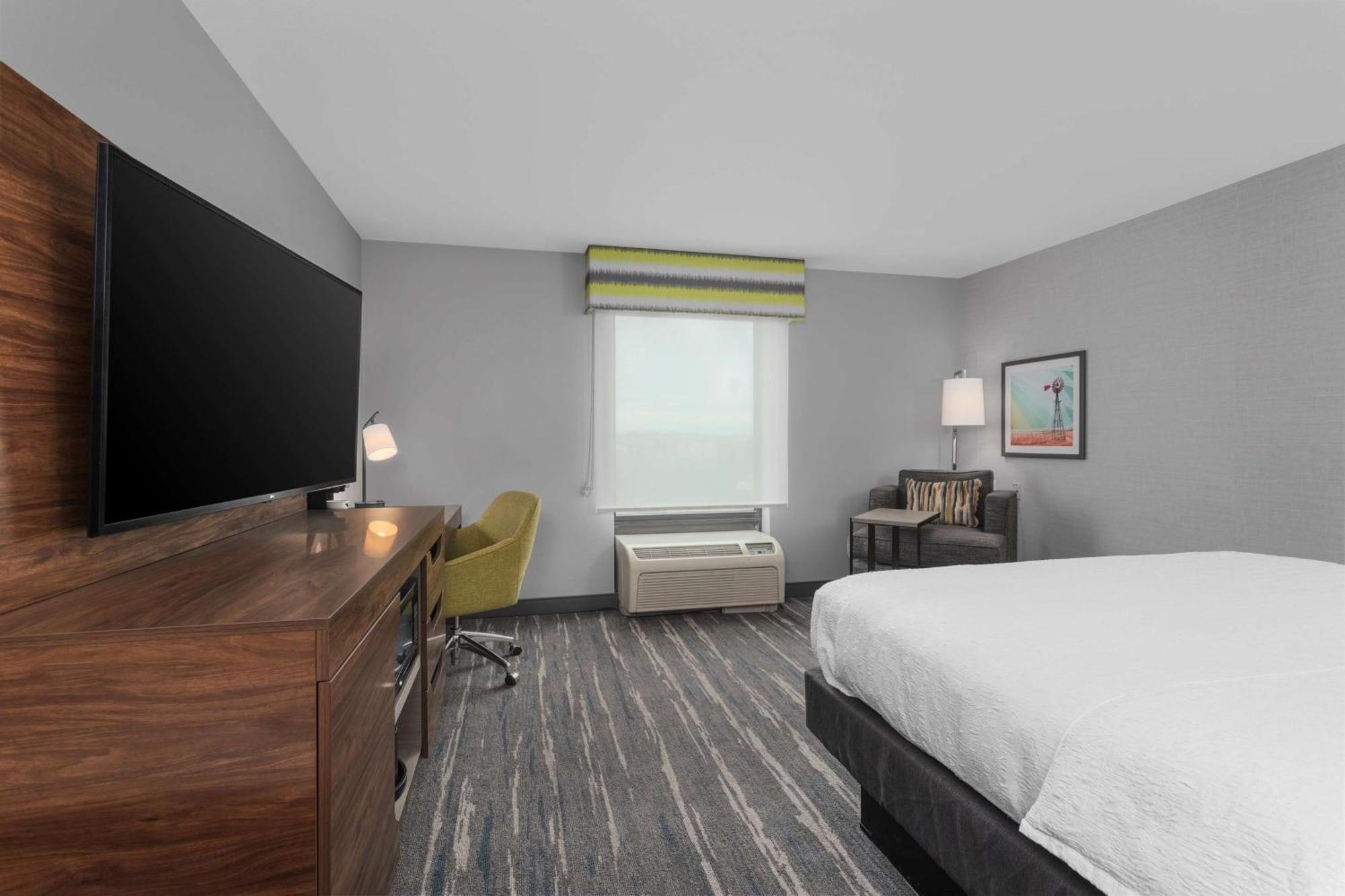 King Room with King Bed - Non-Smoking
