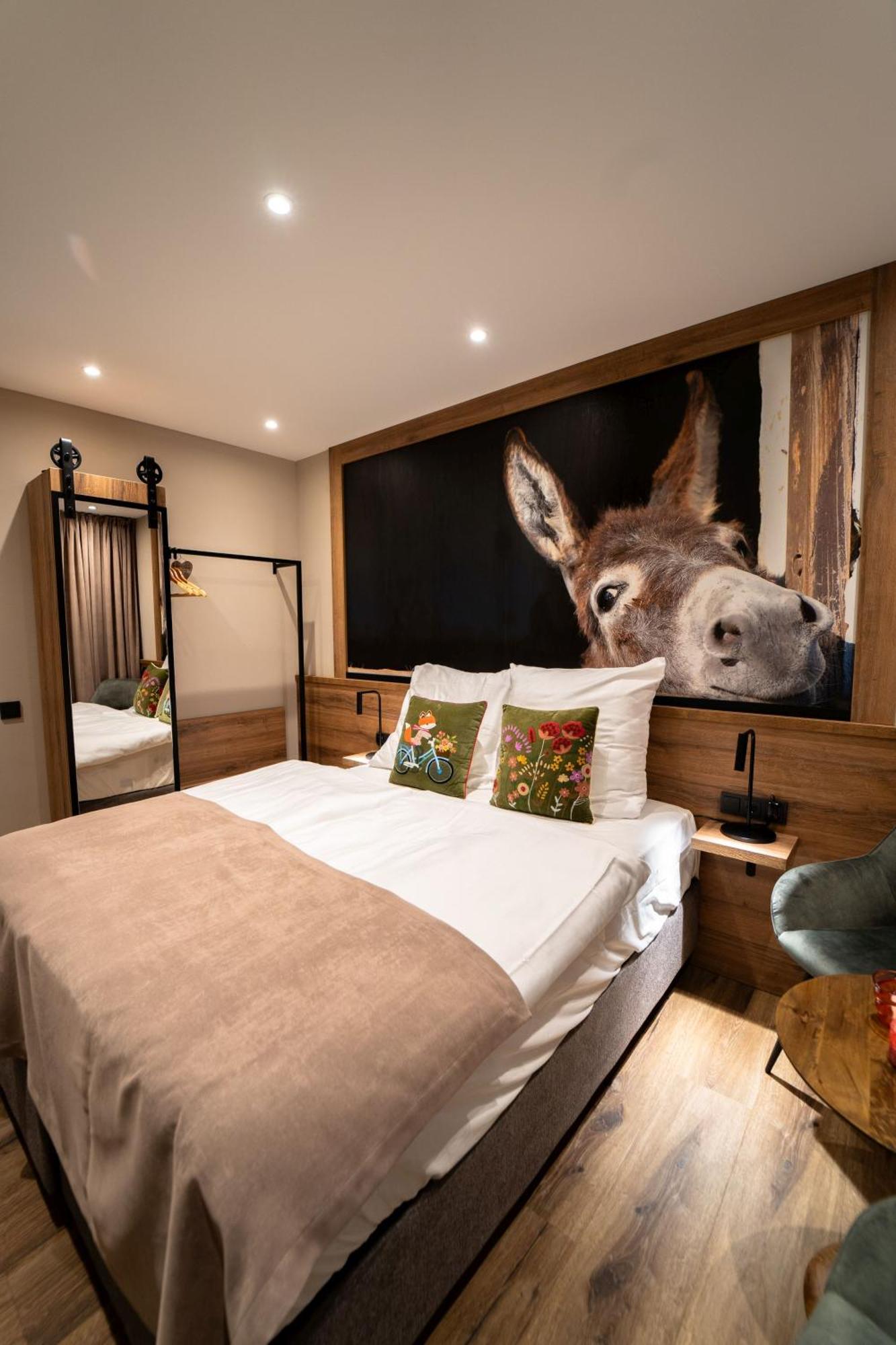 Double Room with Balcony,1619767167:JPEG