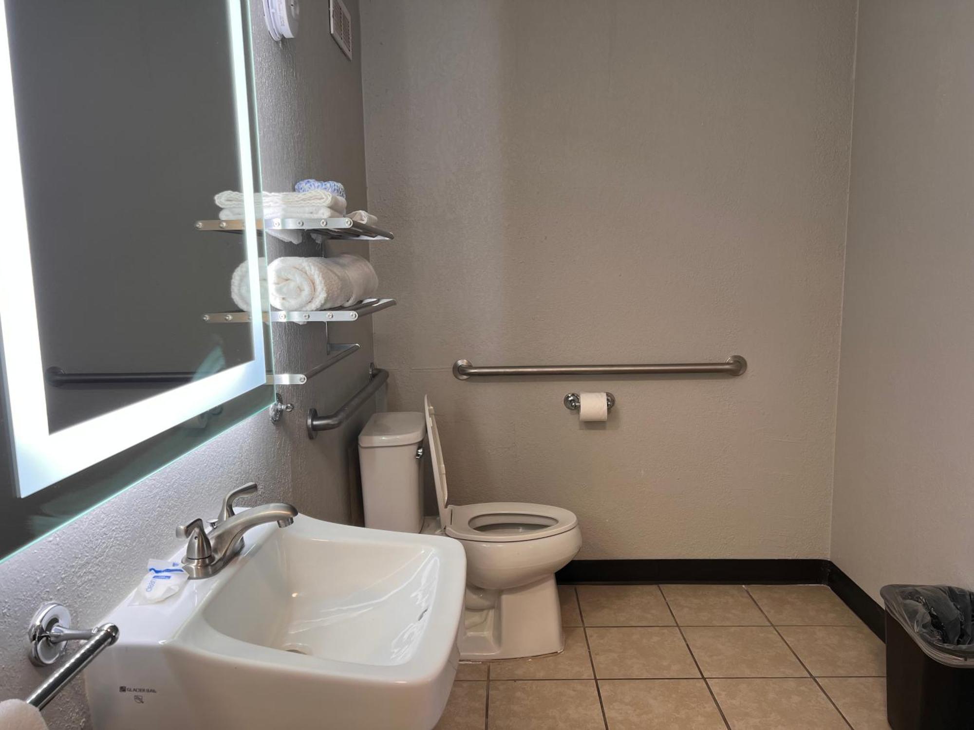 King Room - Disability Access/Non Smoking