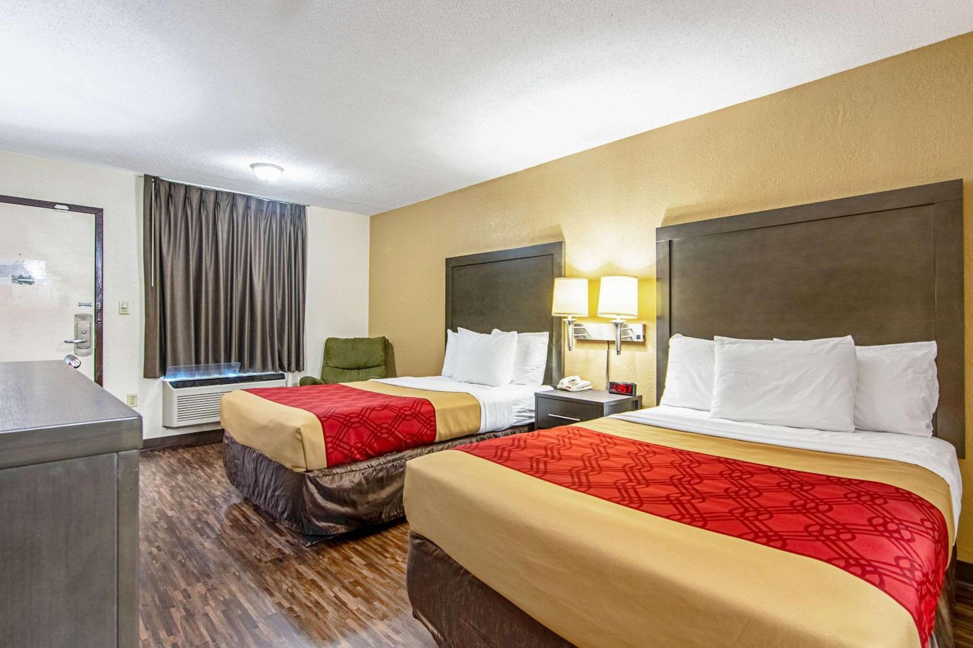 Double Room with Two Double Beds - Smoking
