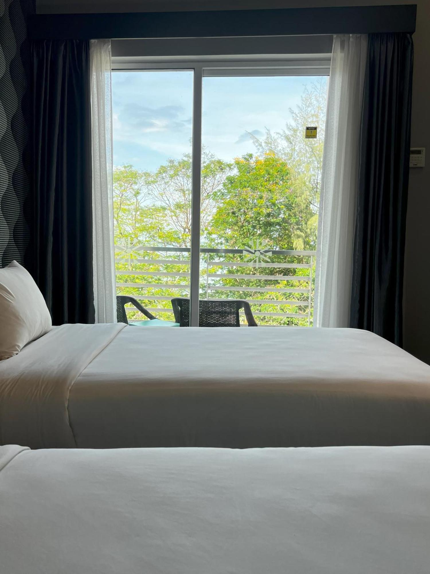 Standard Twin Room Beach Facing