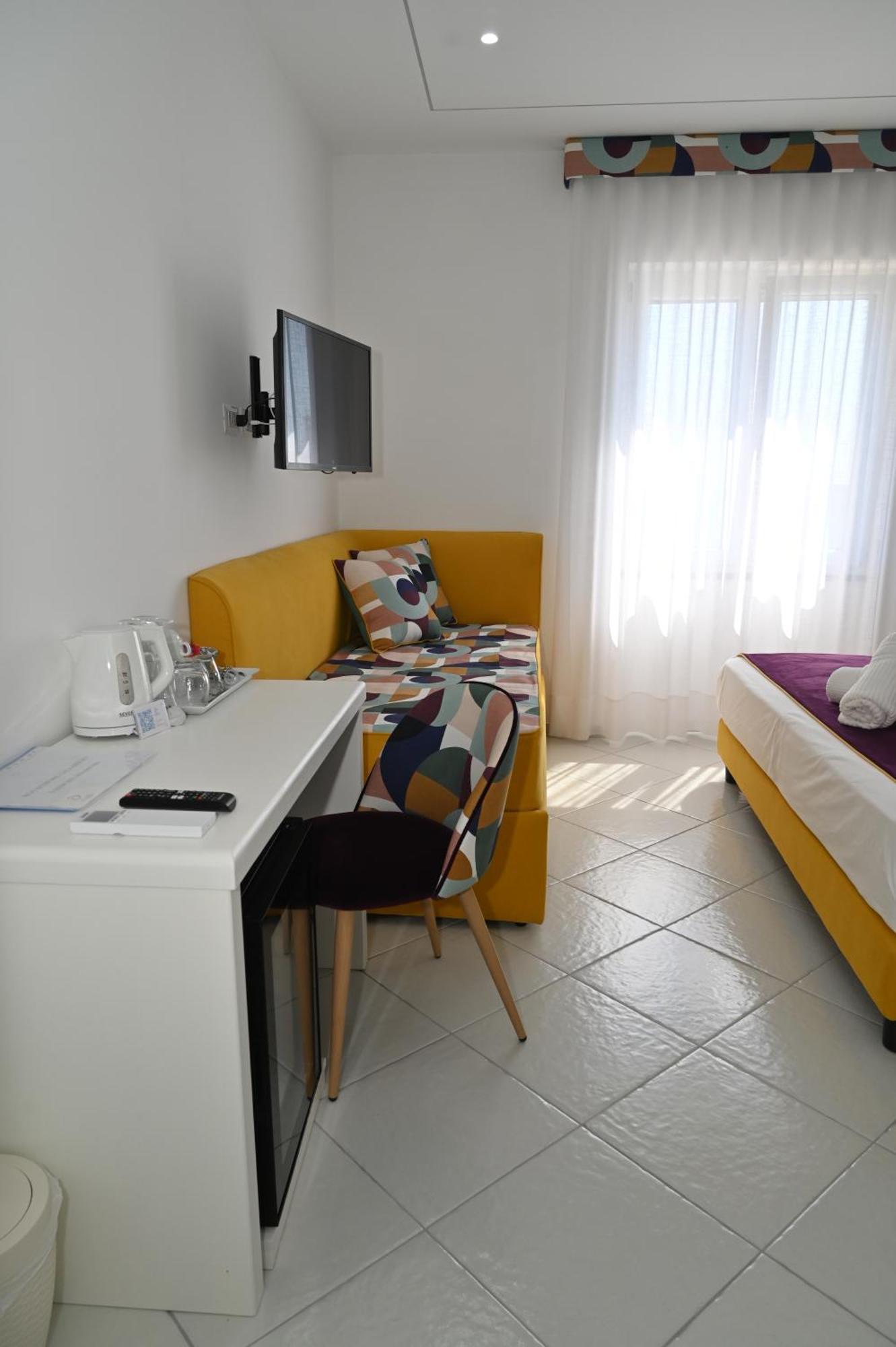 Deluxe Triple Room with Sea View