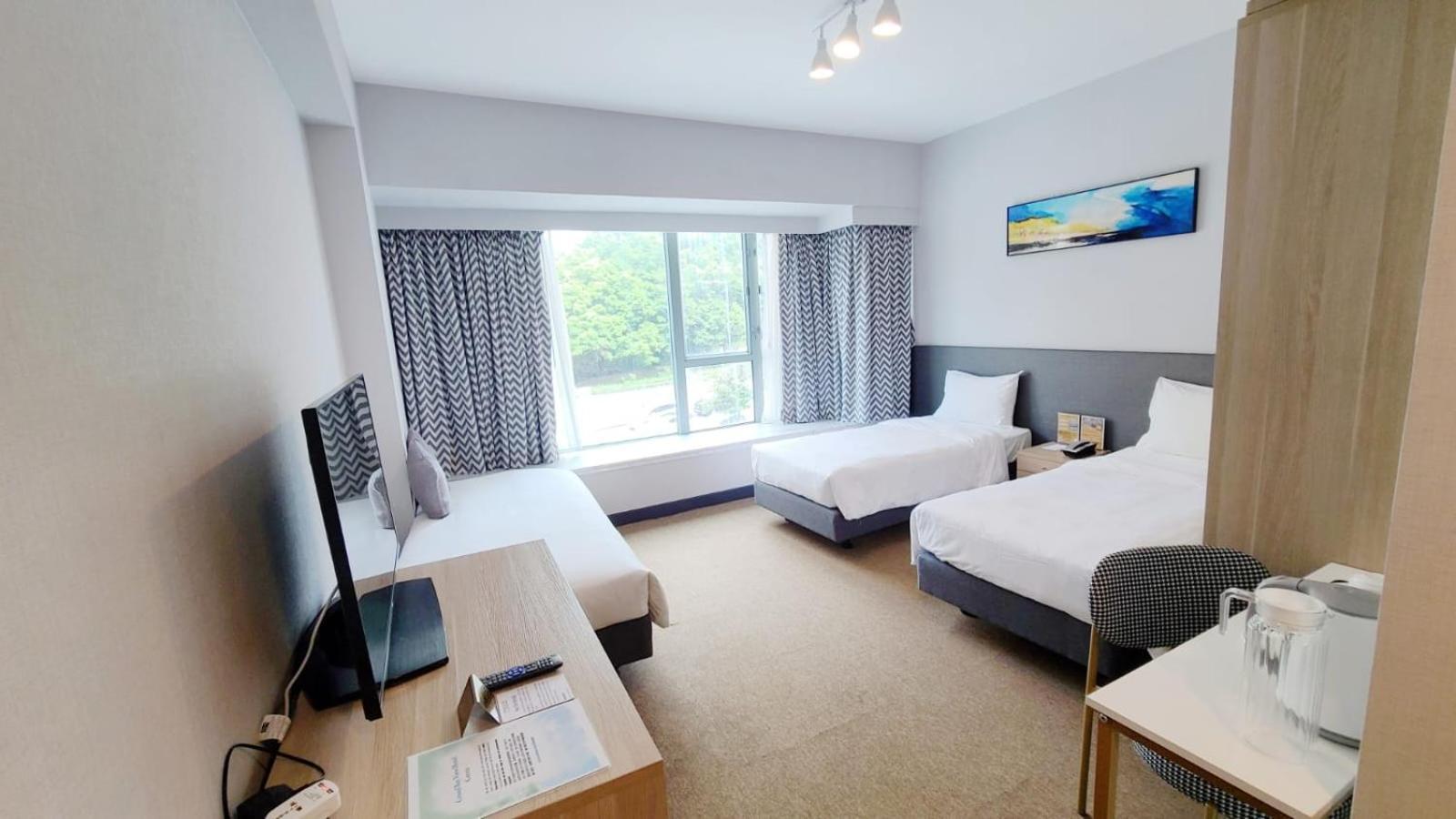 Superior Three Beds Room