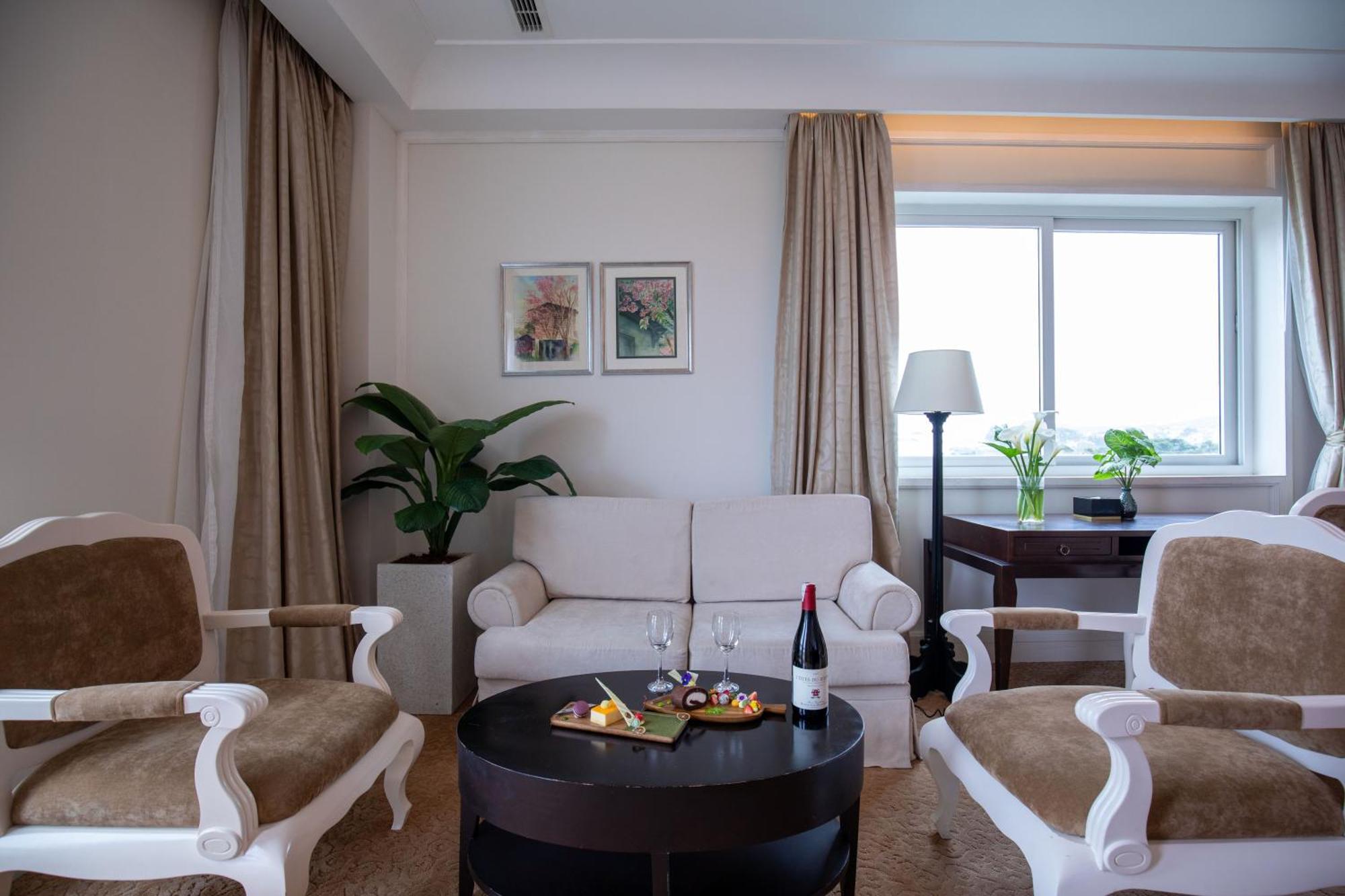 Executive Suite with City View
