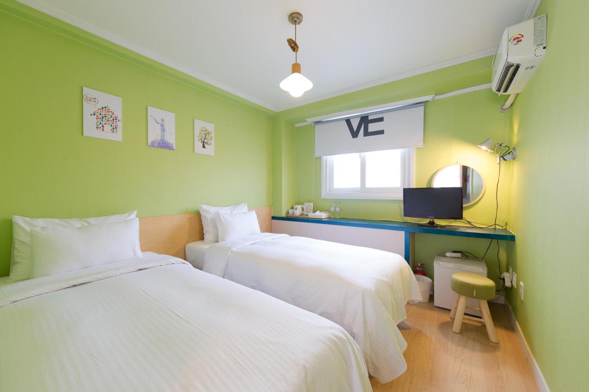 Twin Room with Private Bathroom