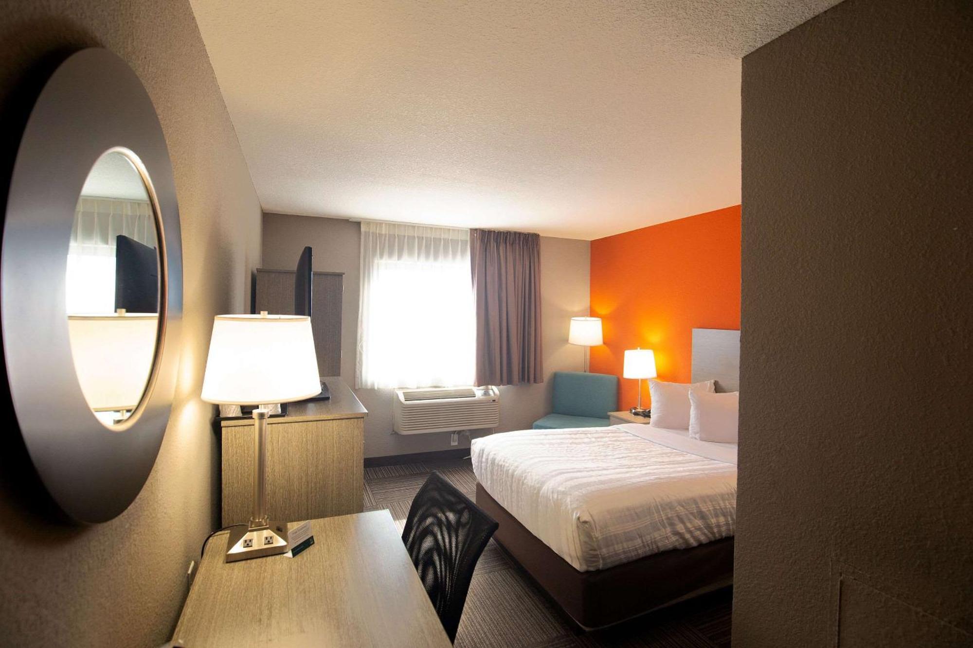 Double Room with Tub - Accessible/Non-Smoking