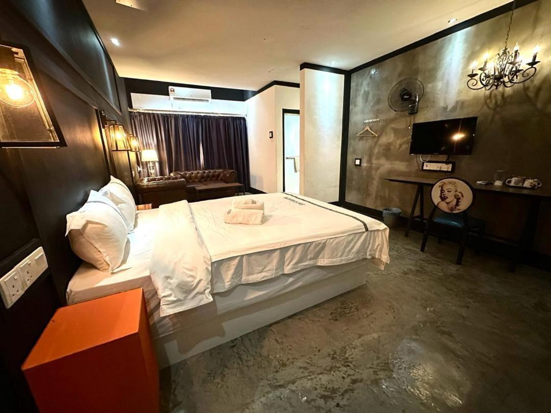 Large Double Room