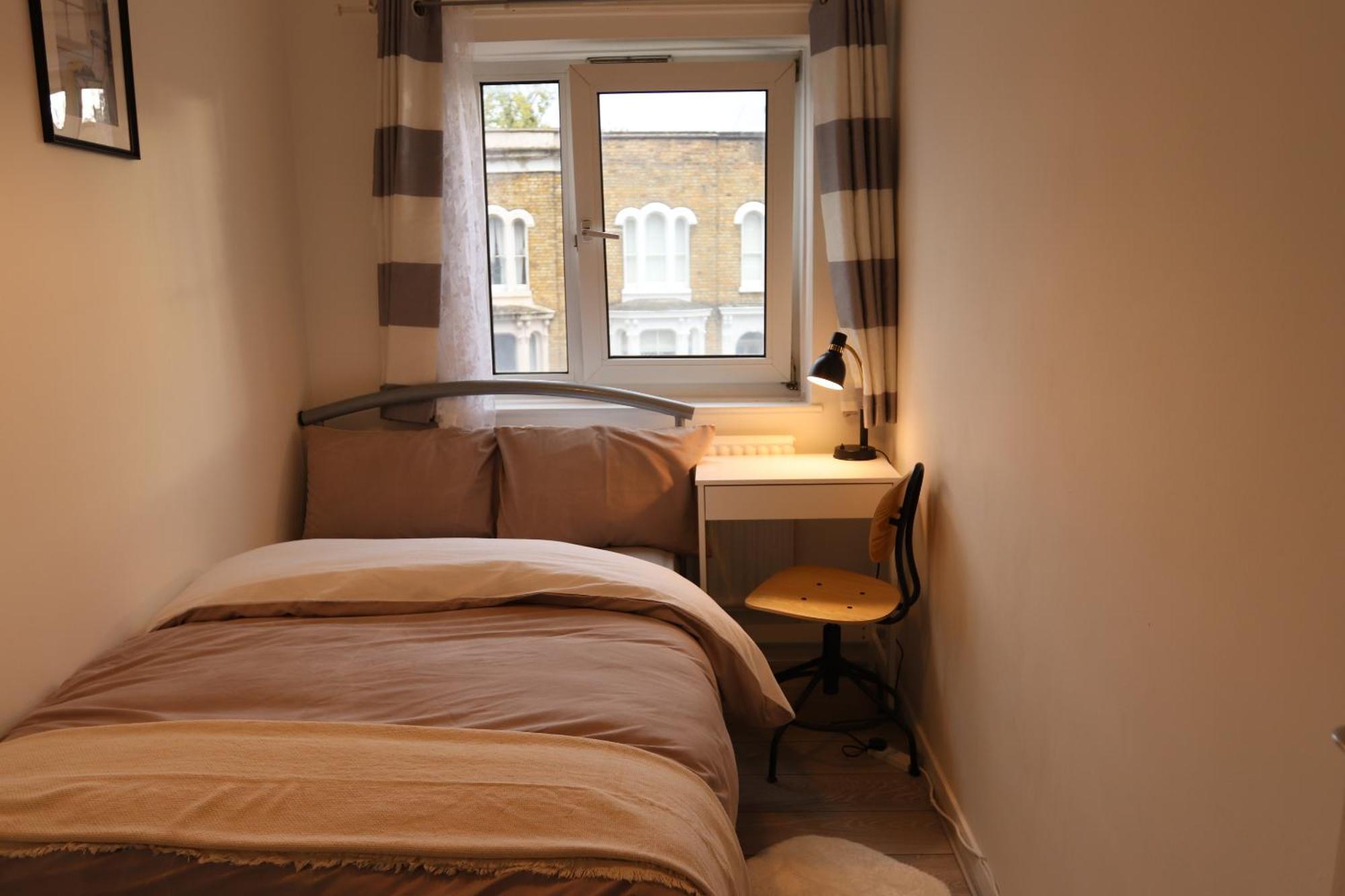 Quarto Individual com Banheiro Compartilhado