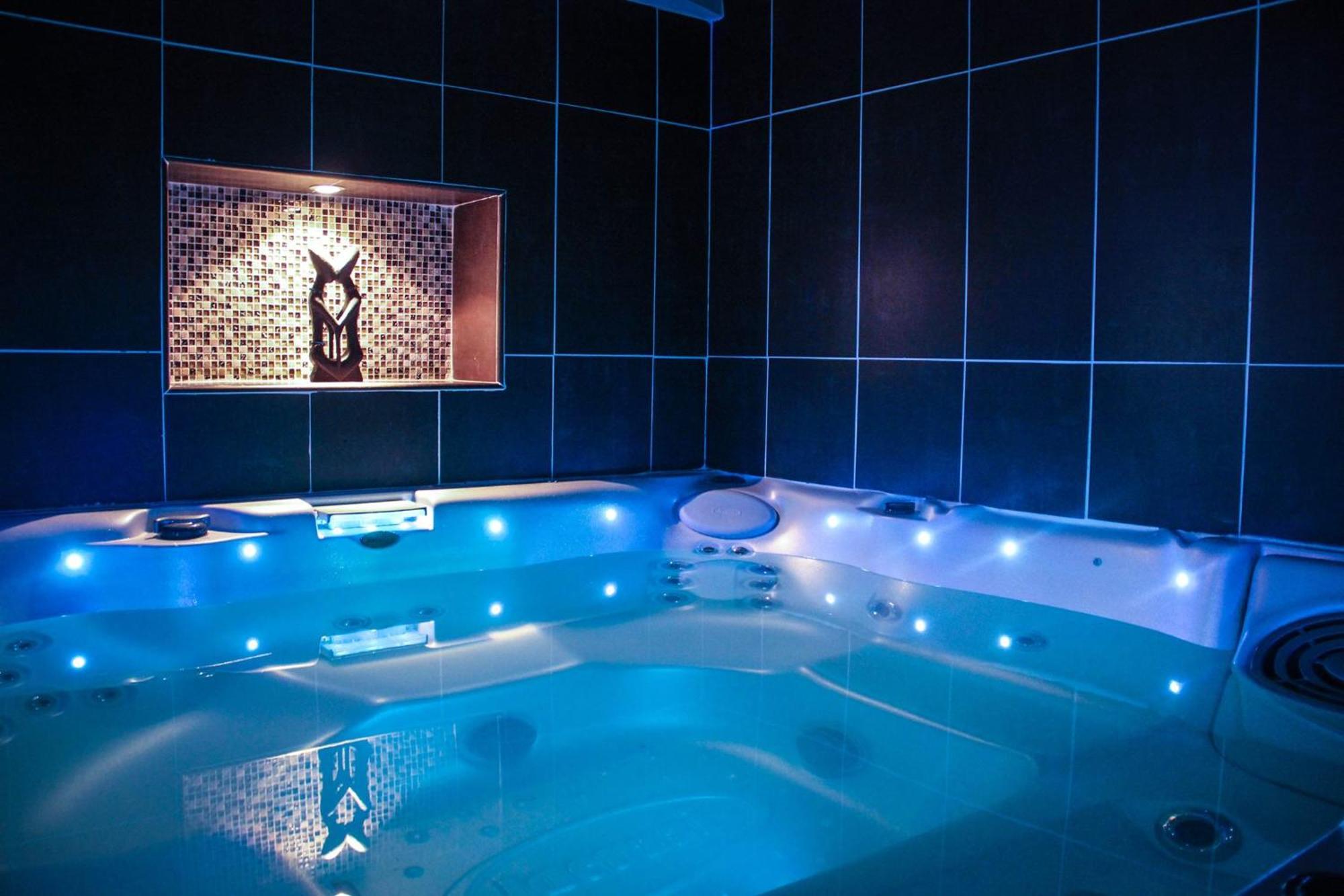 Suite with Hot Tub