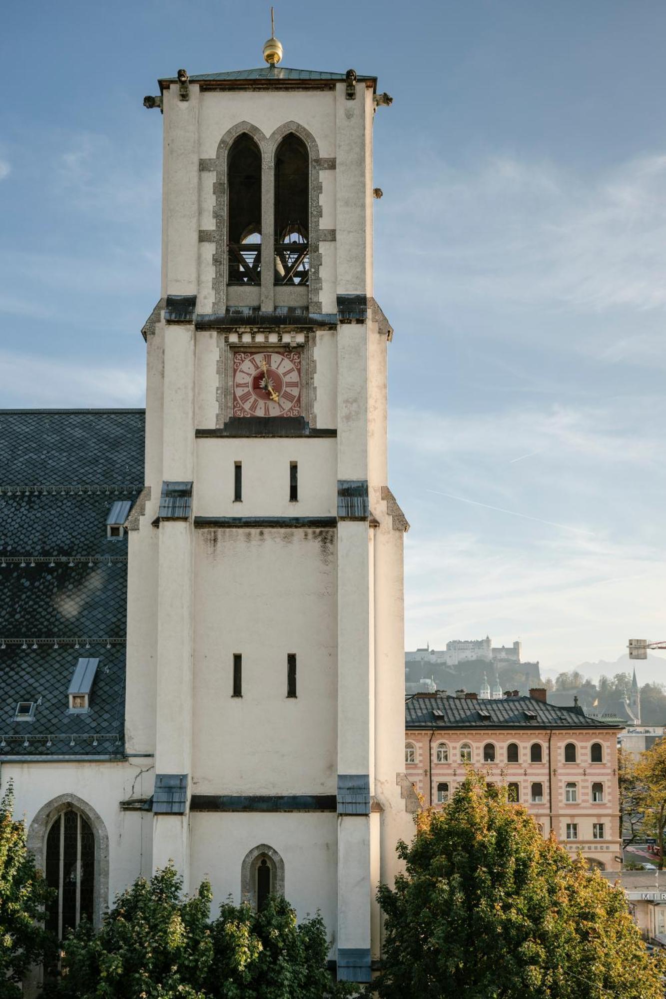 SIGNATURE andrä castle view