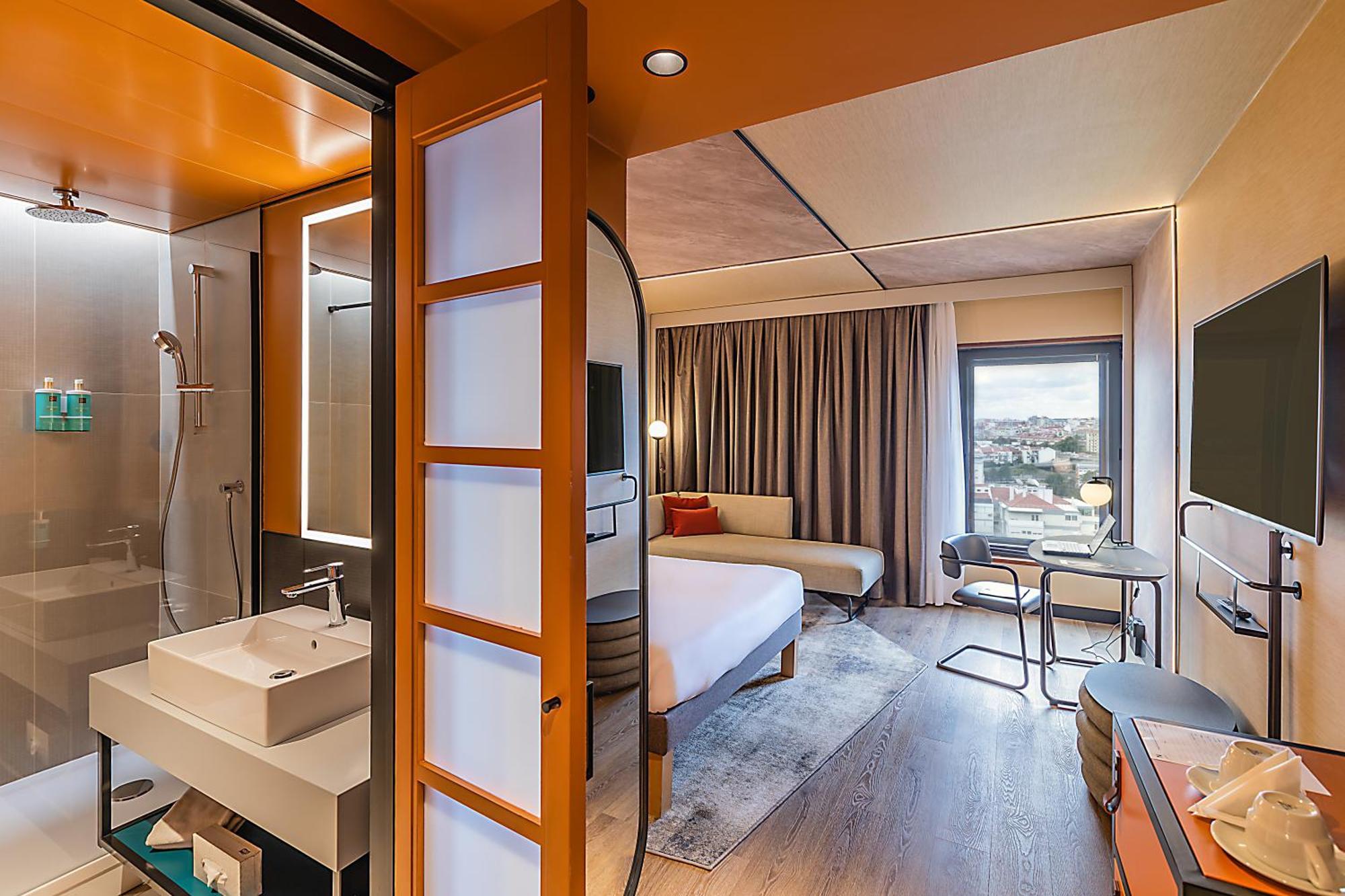 Superior Triple Room with One Queen Bed and One Sofa Bed,1620979796:JPEG