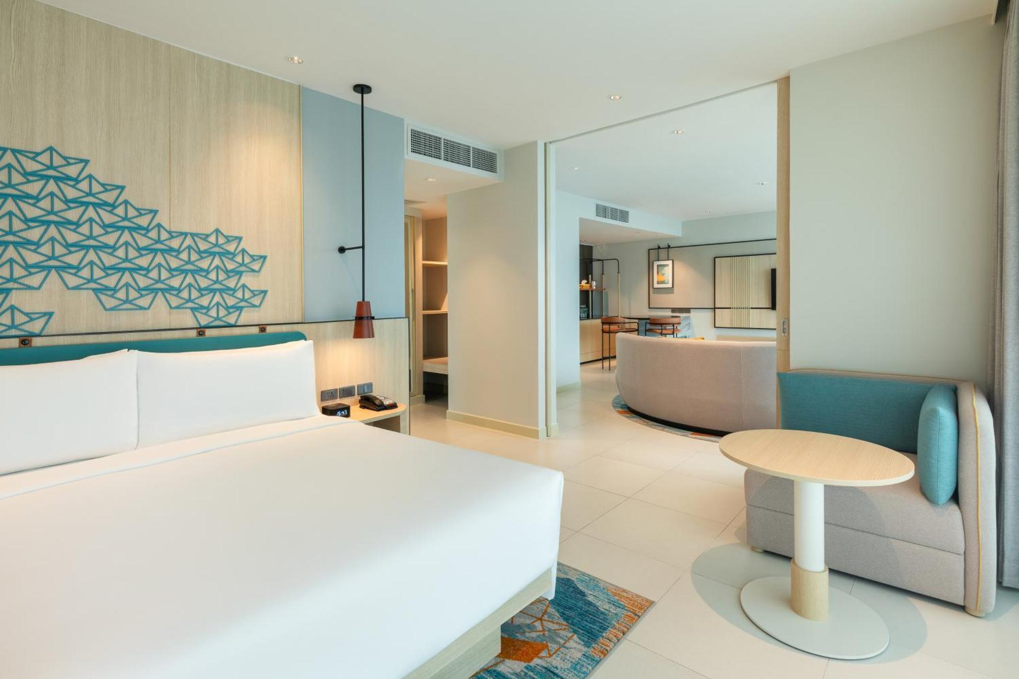One-Bedroom King Suite with Panoramic View - Bay Tower