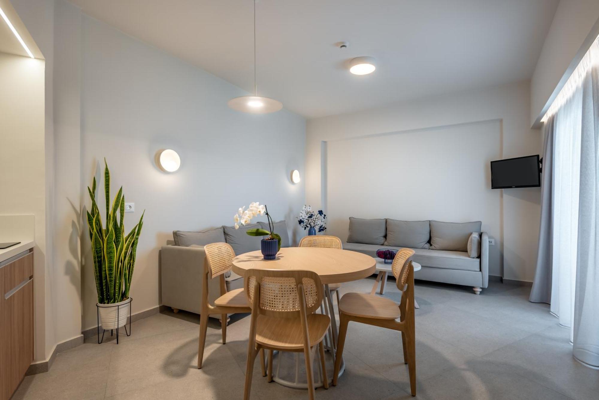 Premium One-bedroom Sea View Suite