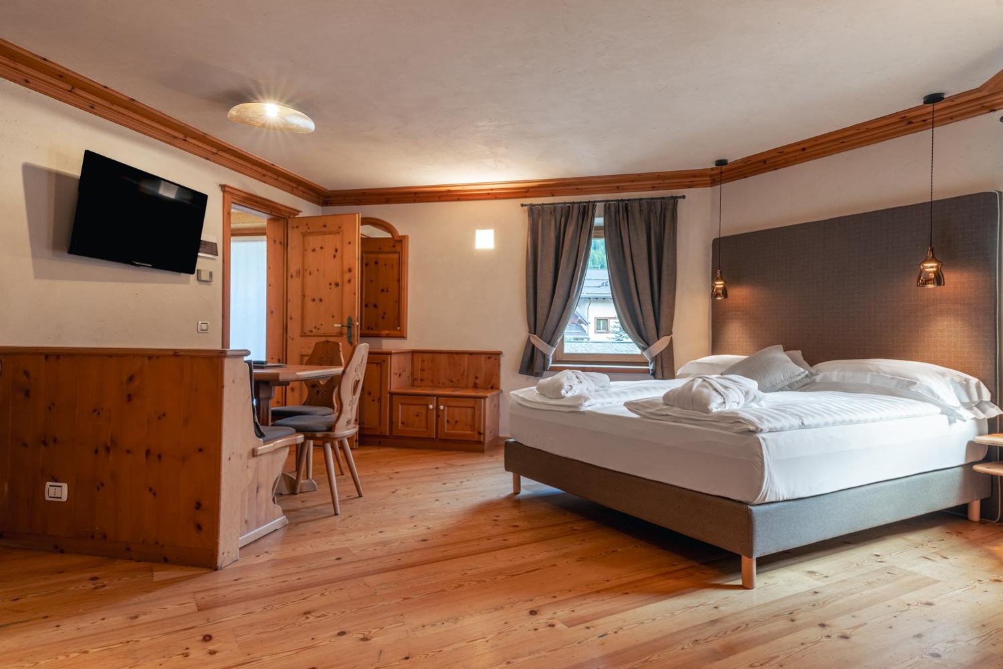 Junior Suite with Mountain View