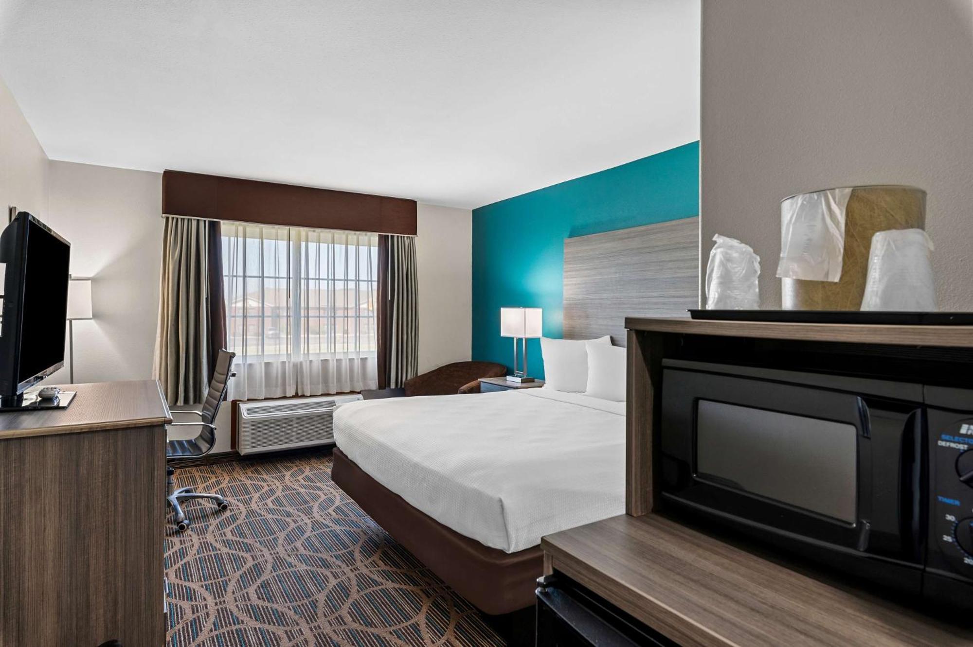 King Room with Roll-in Shower - Disability Access/Non-Smoking