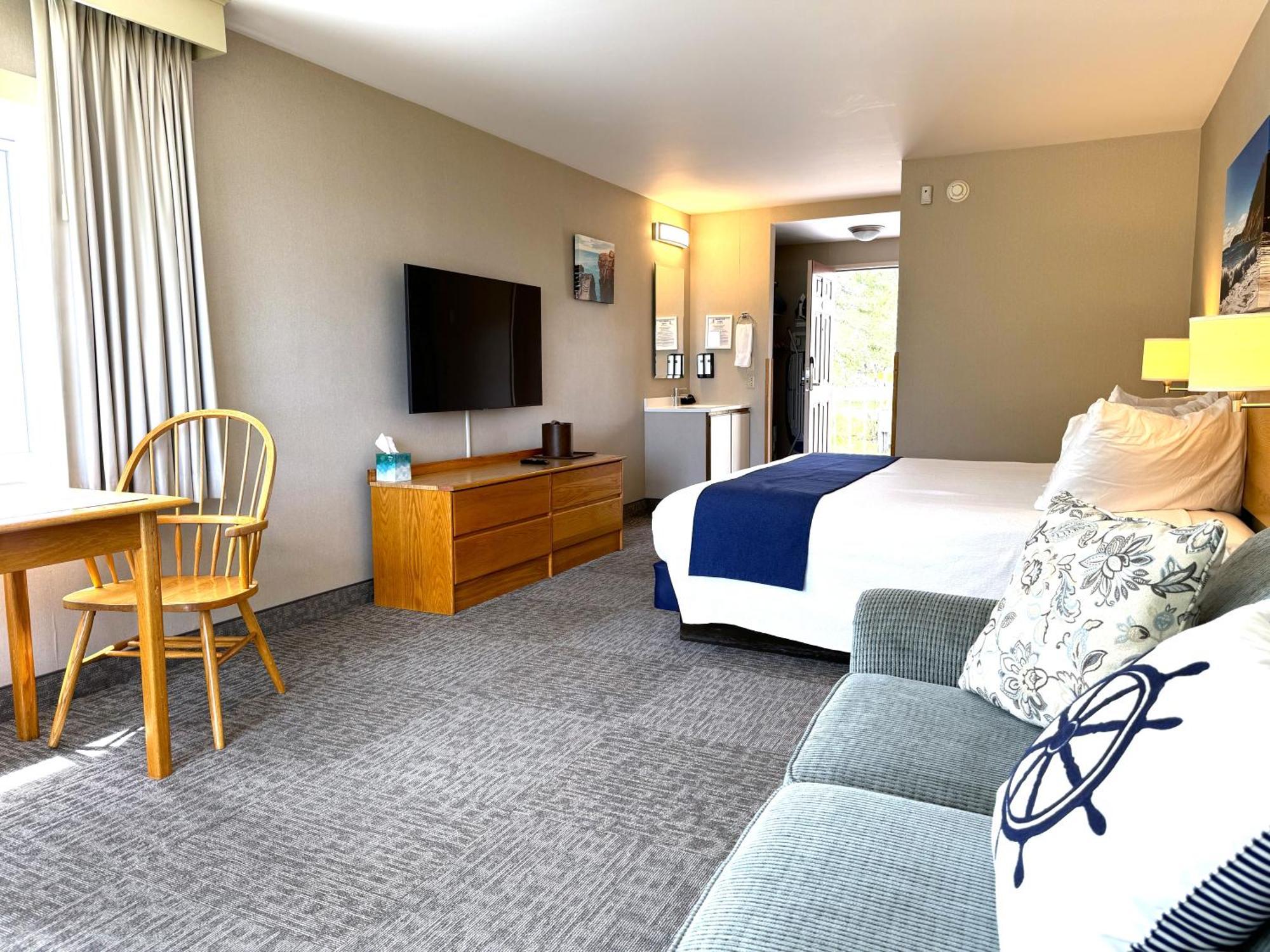 King Room Ocean View Balcony 1 King Bed Sofa Bed 2nd Floor NON-PET