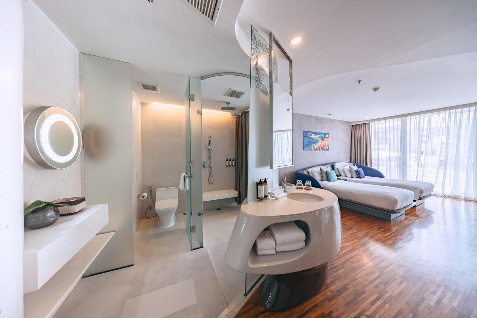 Deluxe Twin Room with Pool View