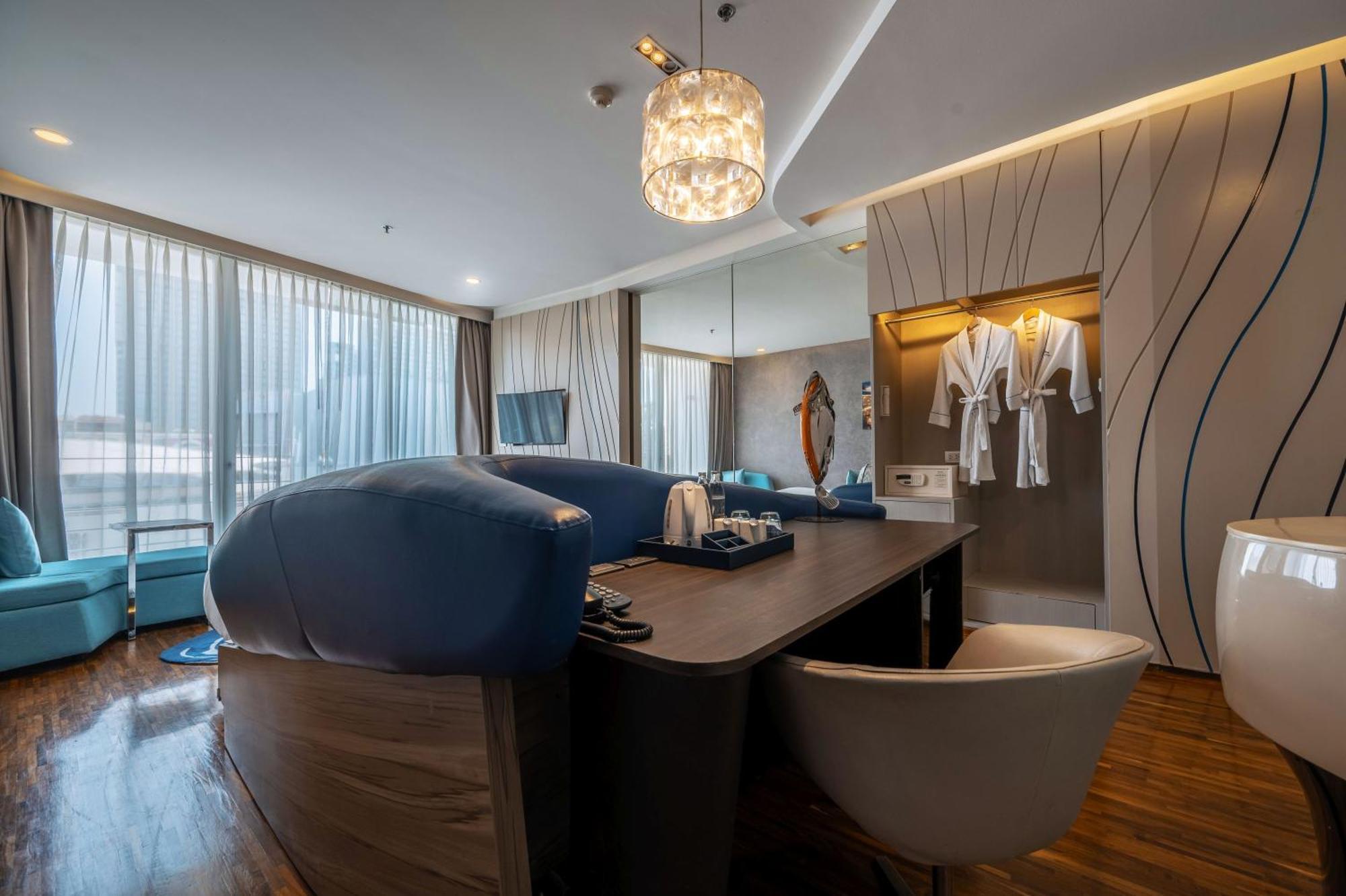 Deluxe Double Room with Pool View