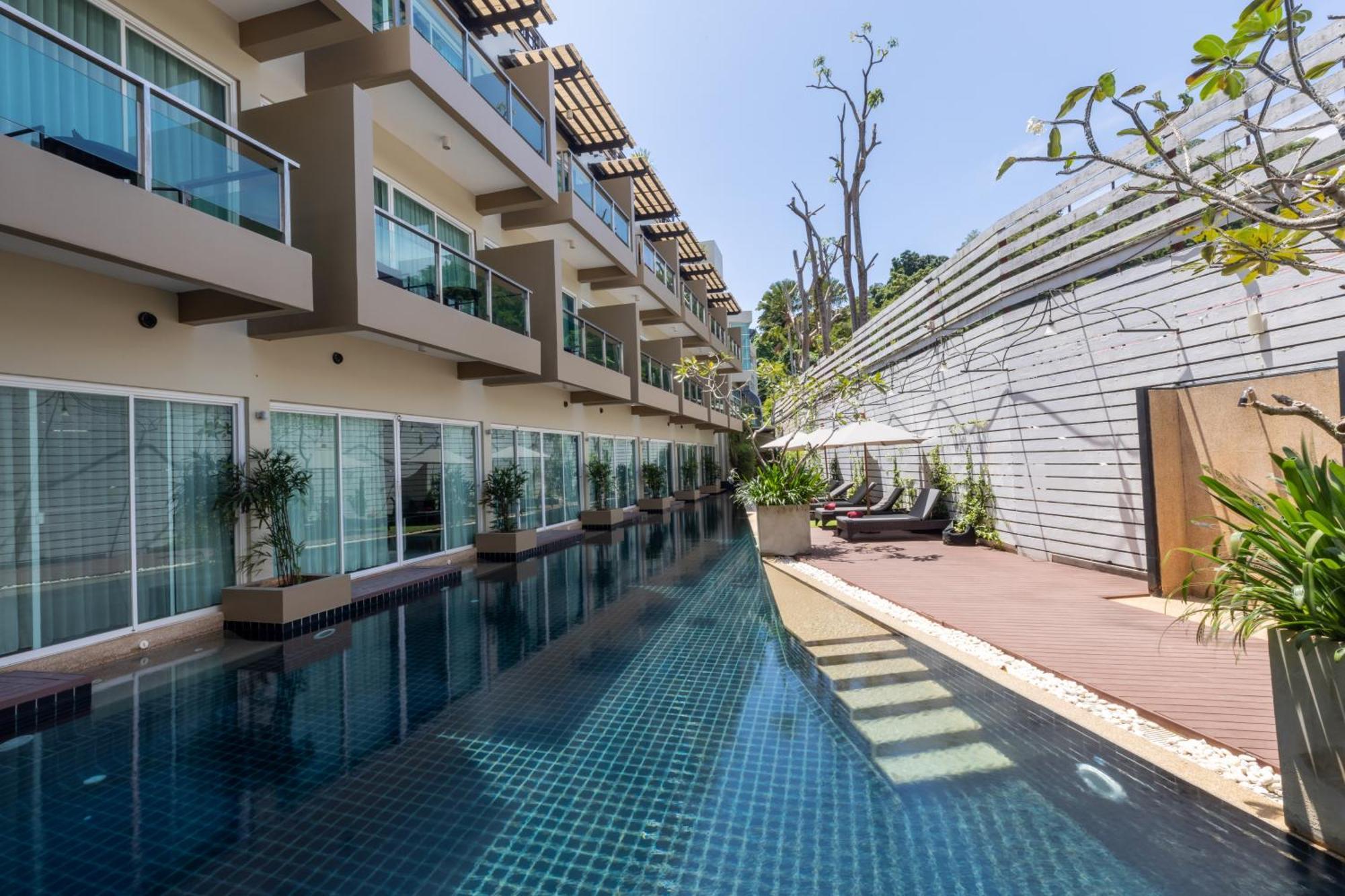 Pool Access Mini Suite