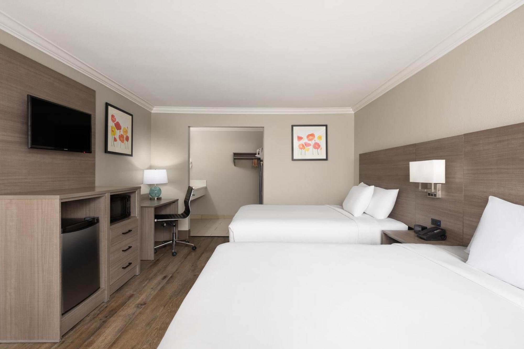 Deluxe Queen Room Two Queen Beds