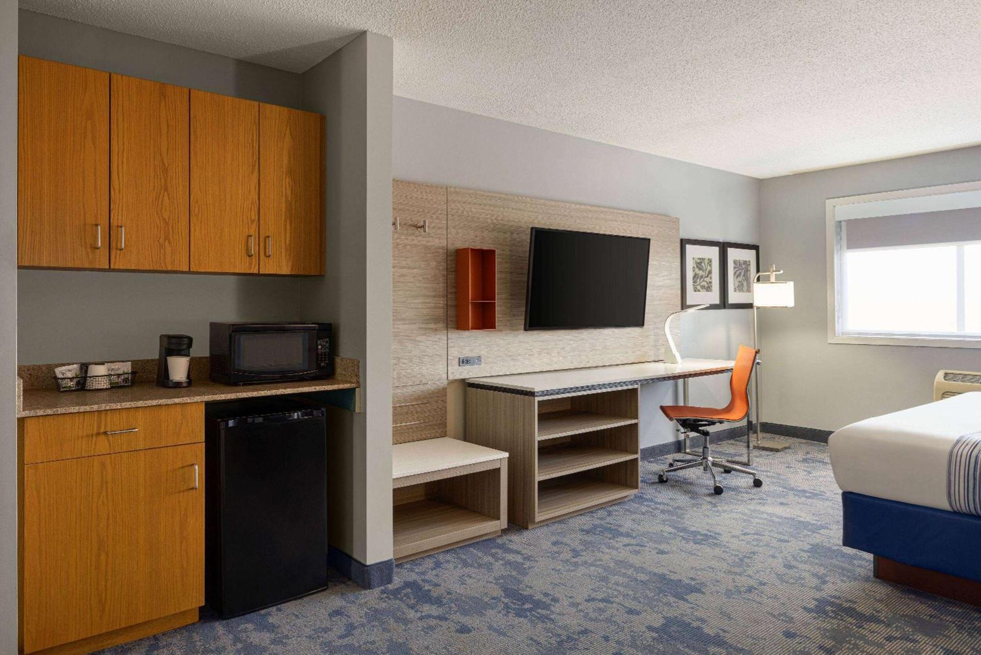 One-Bedroom Superior King Suite - Non-Smoking