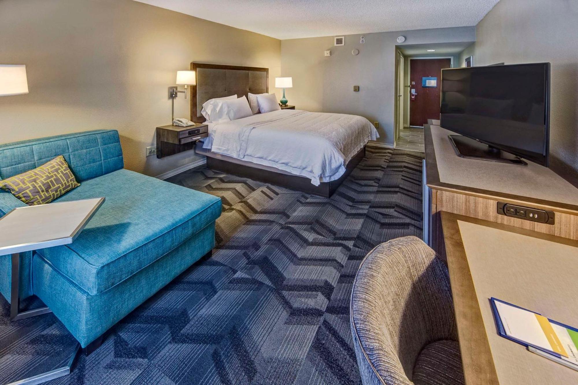 King Room with King Bed - Non-Smoking