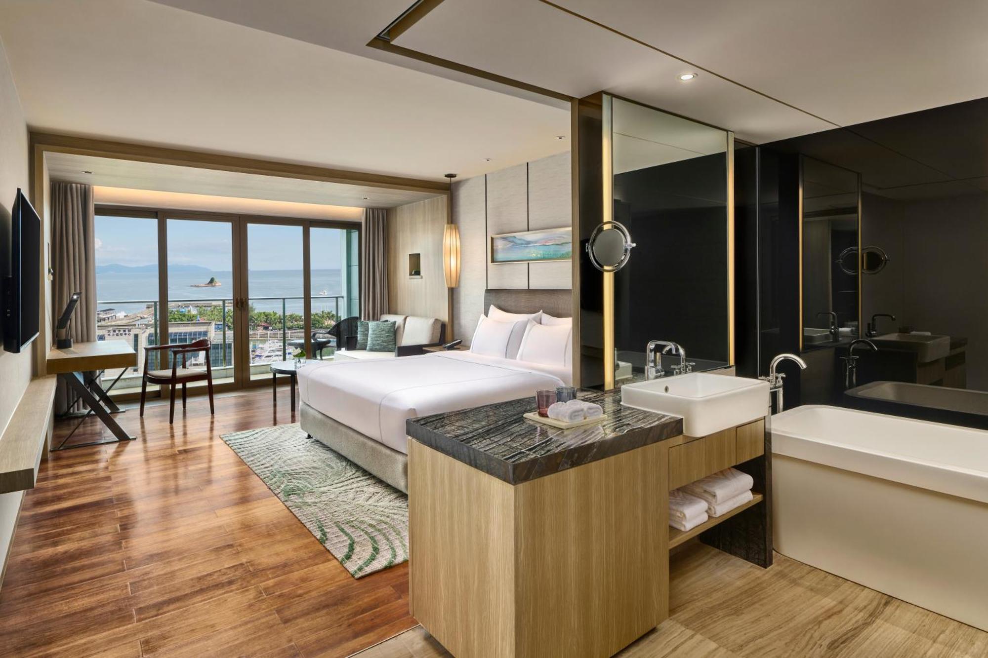 Luxury King Room with Sea View