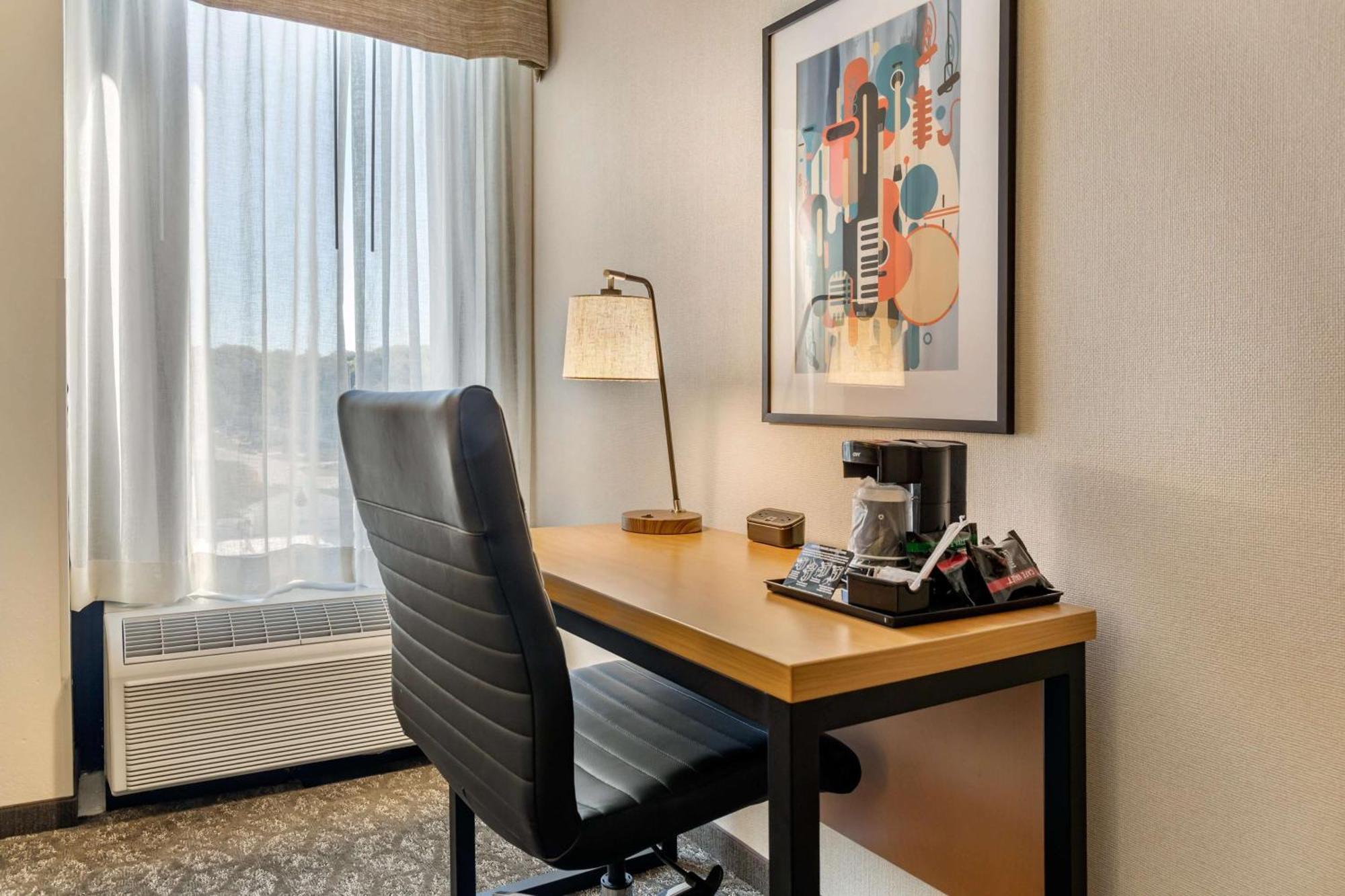 Deluxe King Room - High Floor