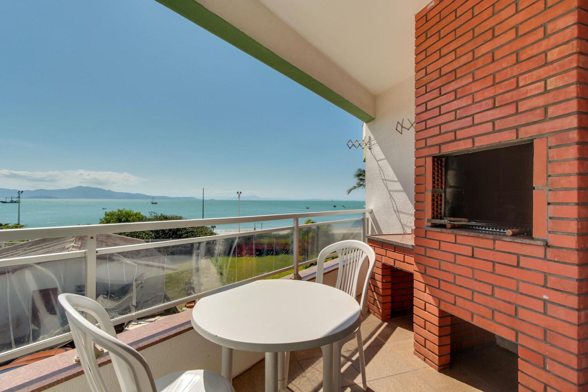 Apartamento de 2 dormitorios con balcón y vistas al mar