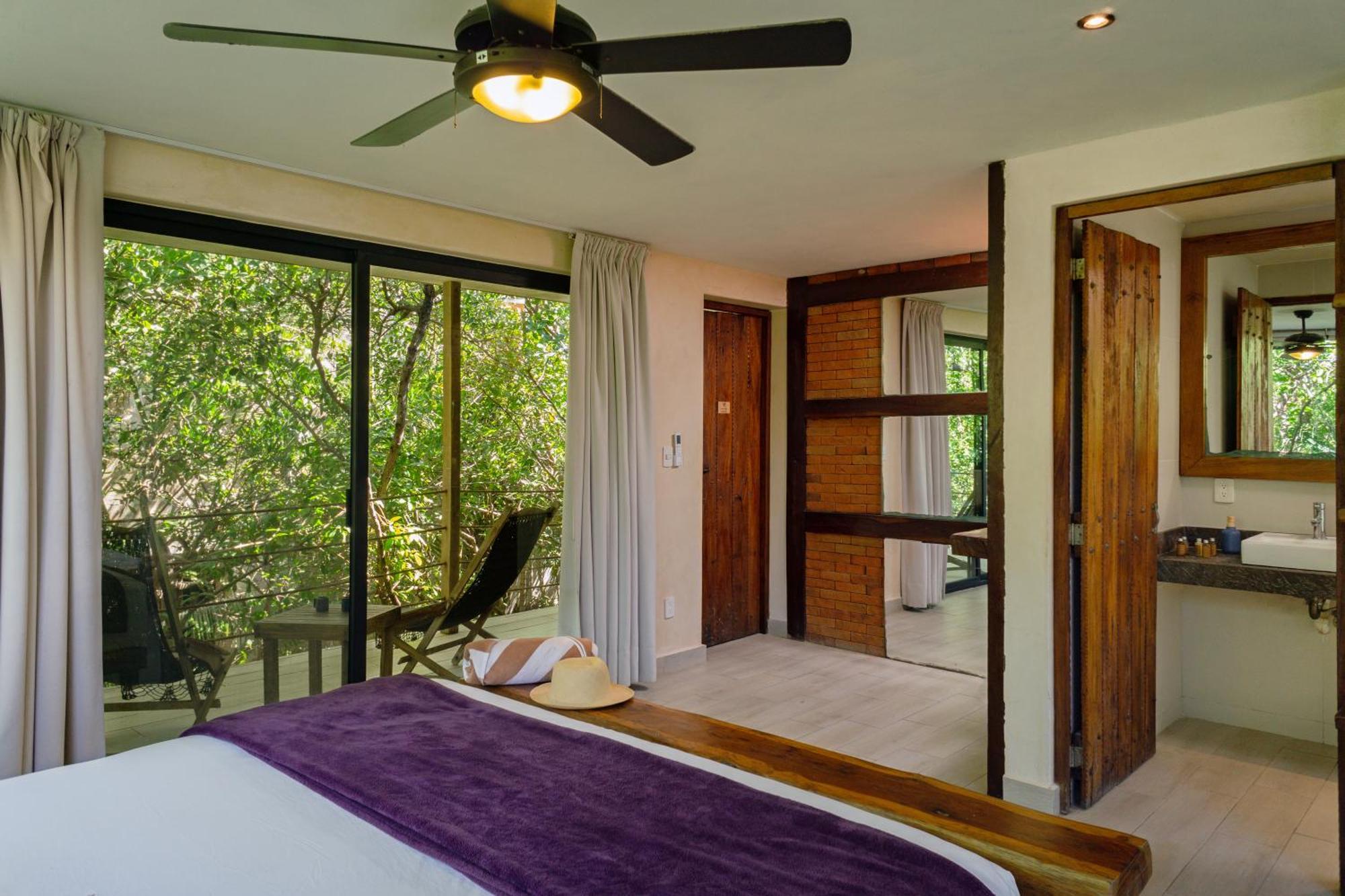 Superior King Room Balcony