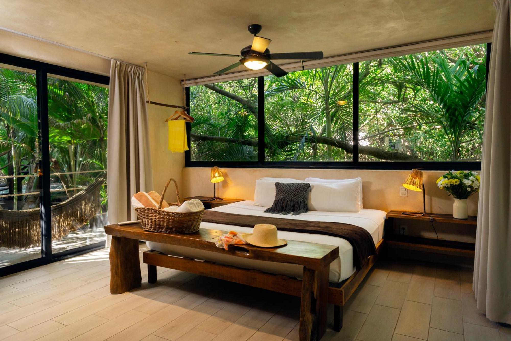 Superior King Room Balcony