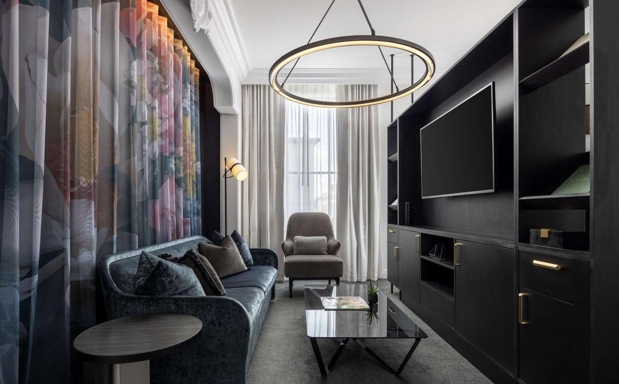 Atrium King Junior Suite