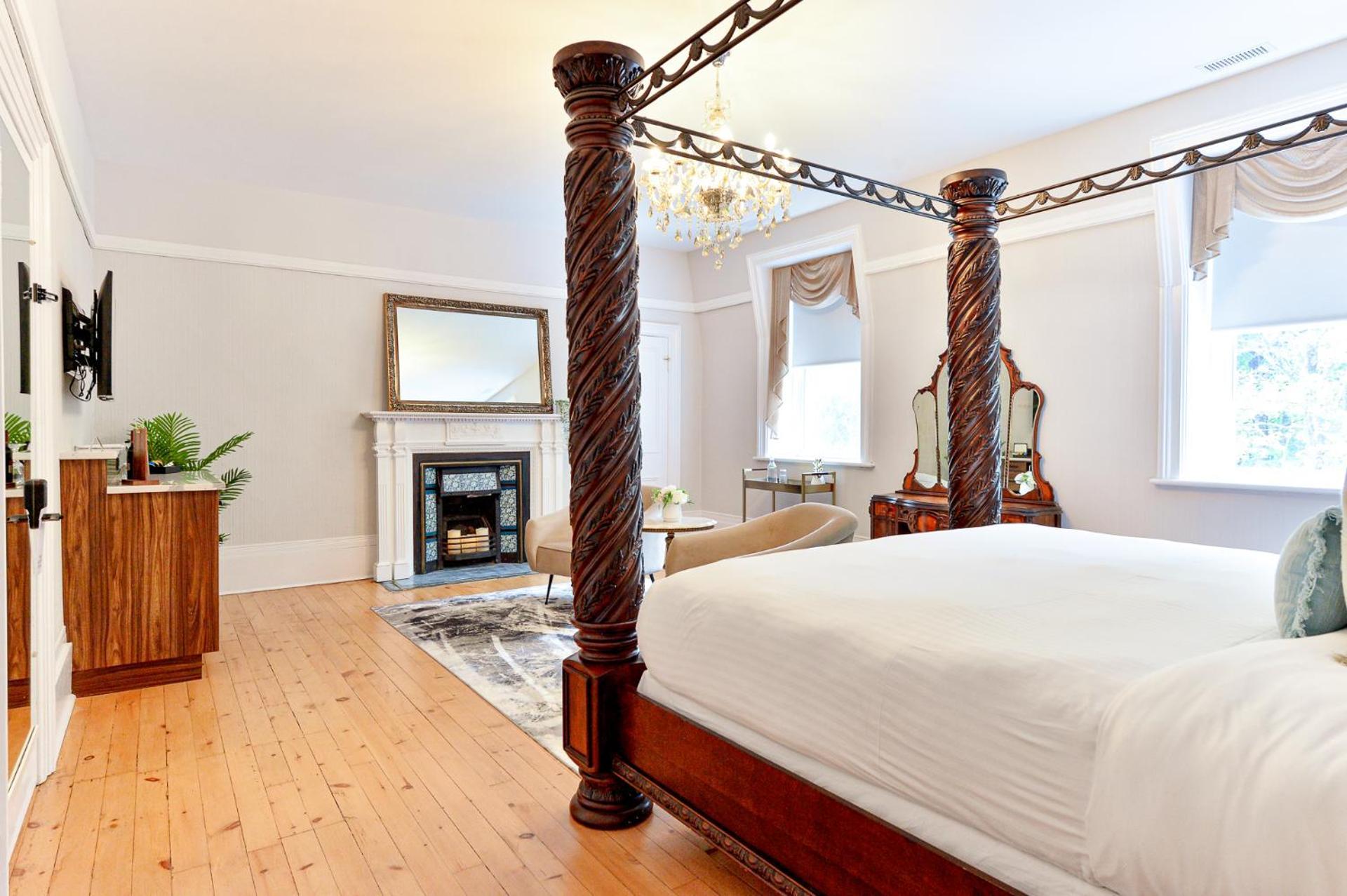 Deluxe King Room