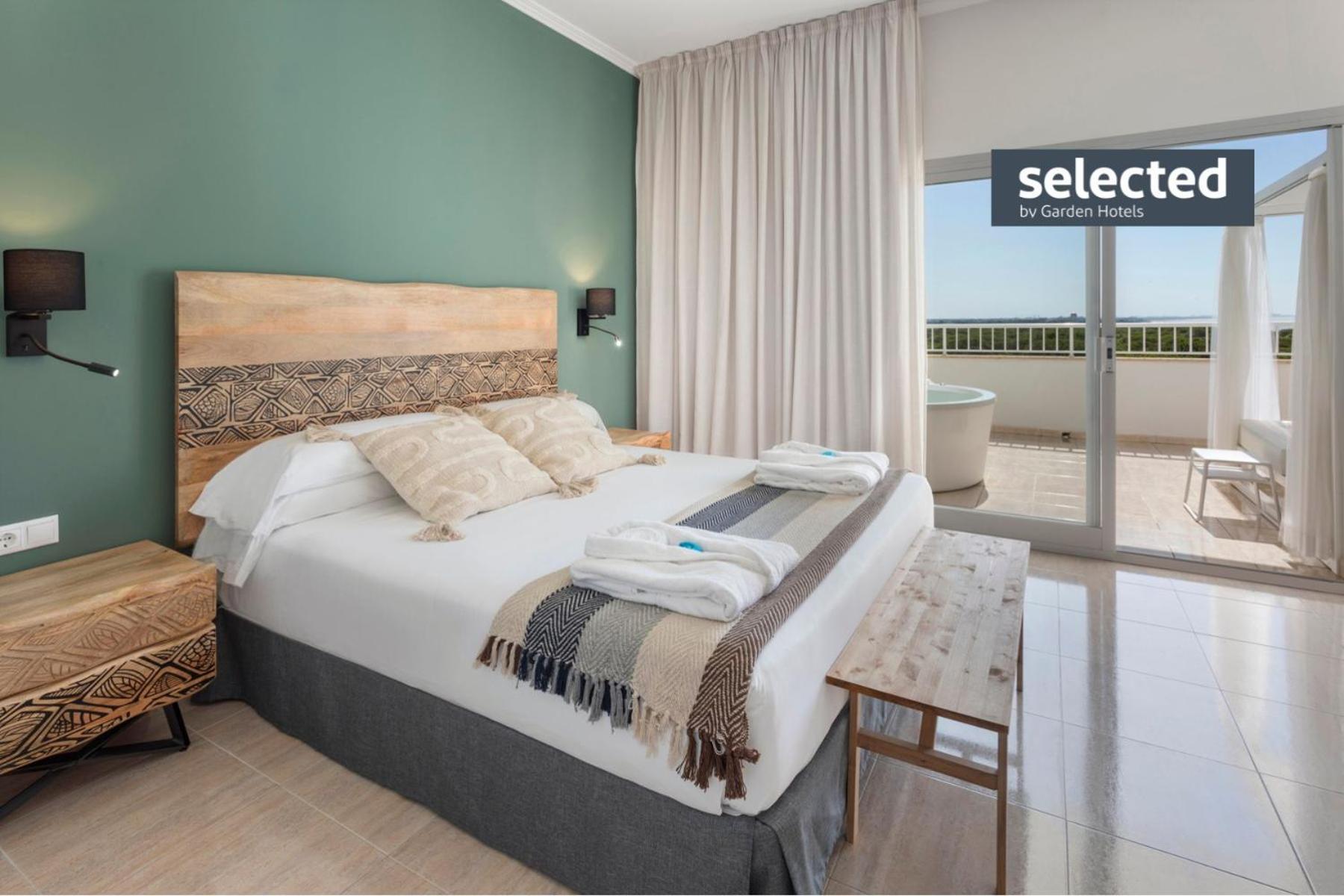 Selected Club Deluxe Hydro Superior Room Sea View