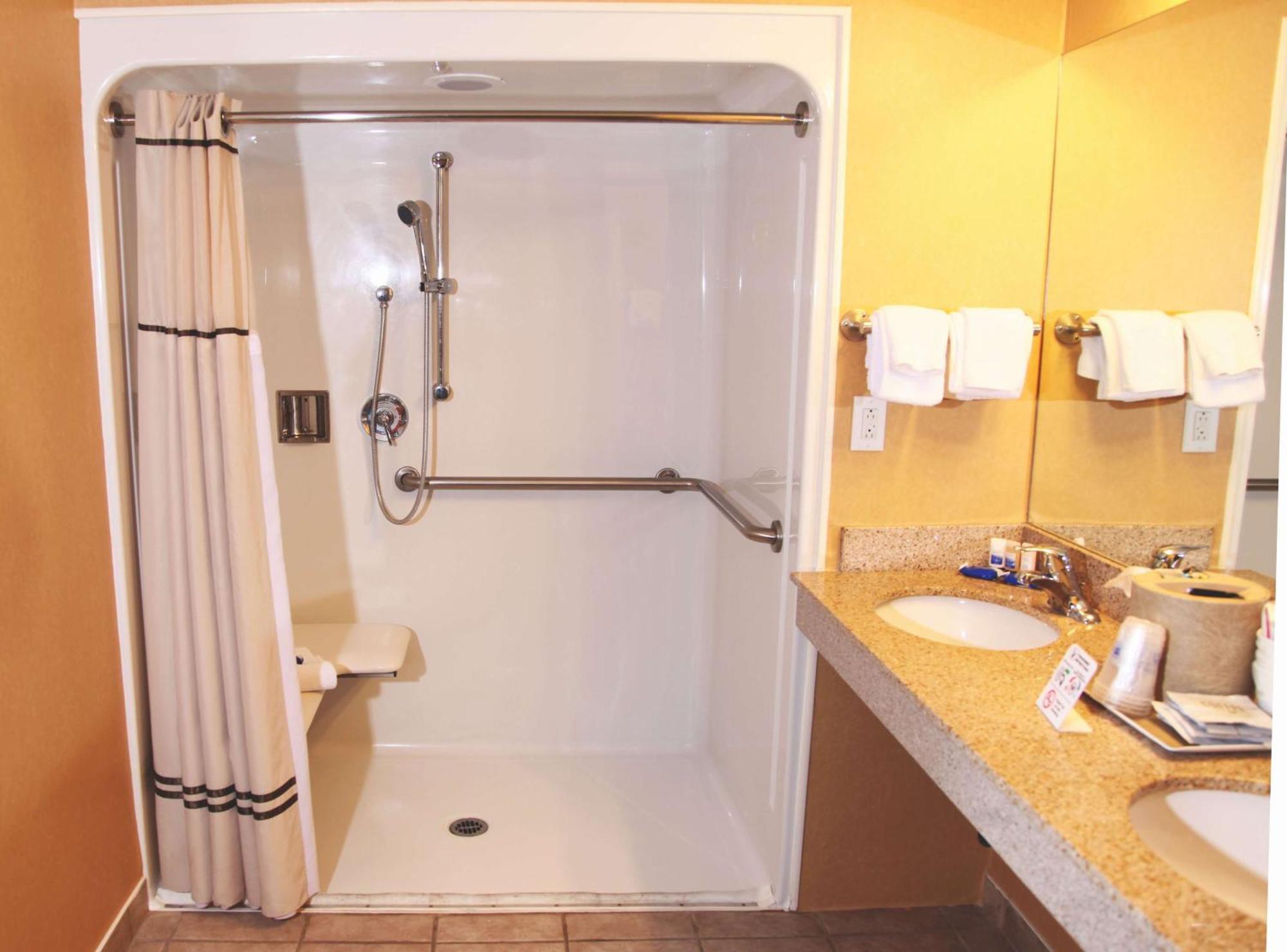 Queen Room with Two Queen Beds - Mobility Accessible/Non-Smoking