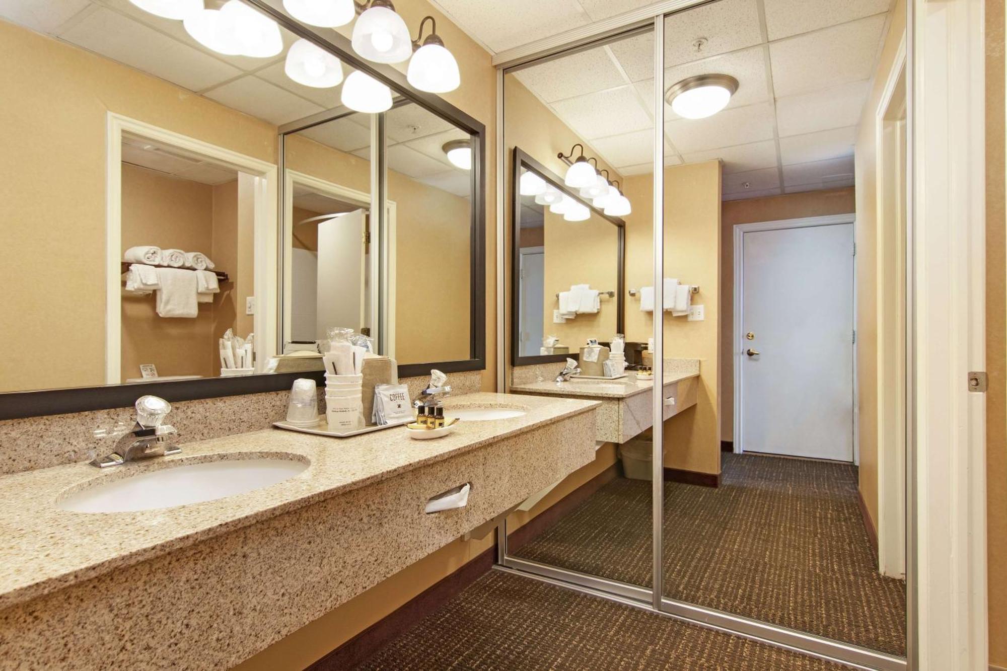 King Room with Bath Tub - Disability Access/Non-Smoking