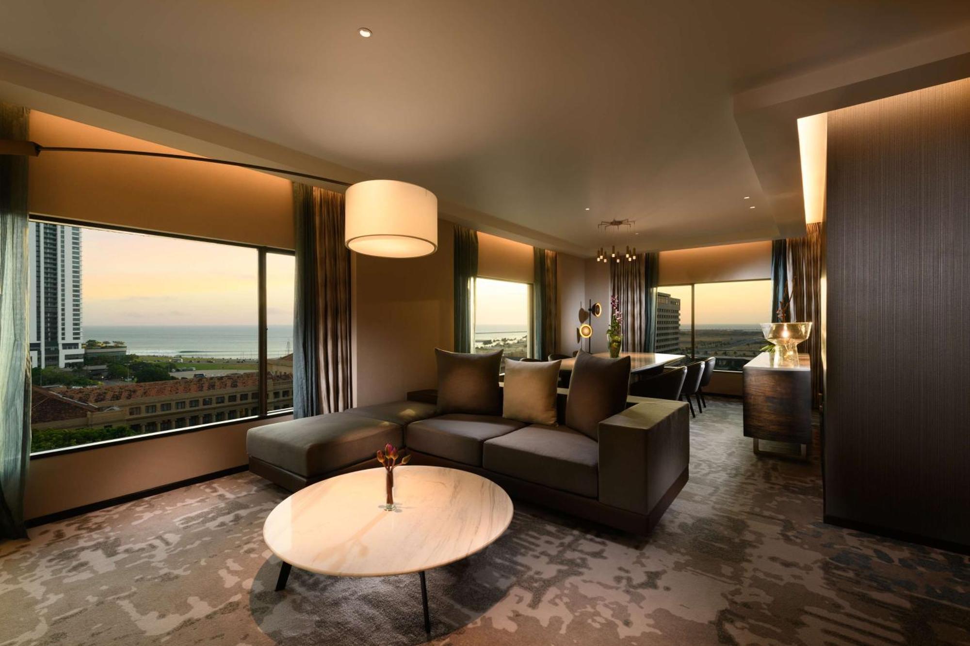 Deluxe King Suite Sea View