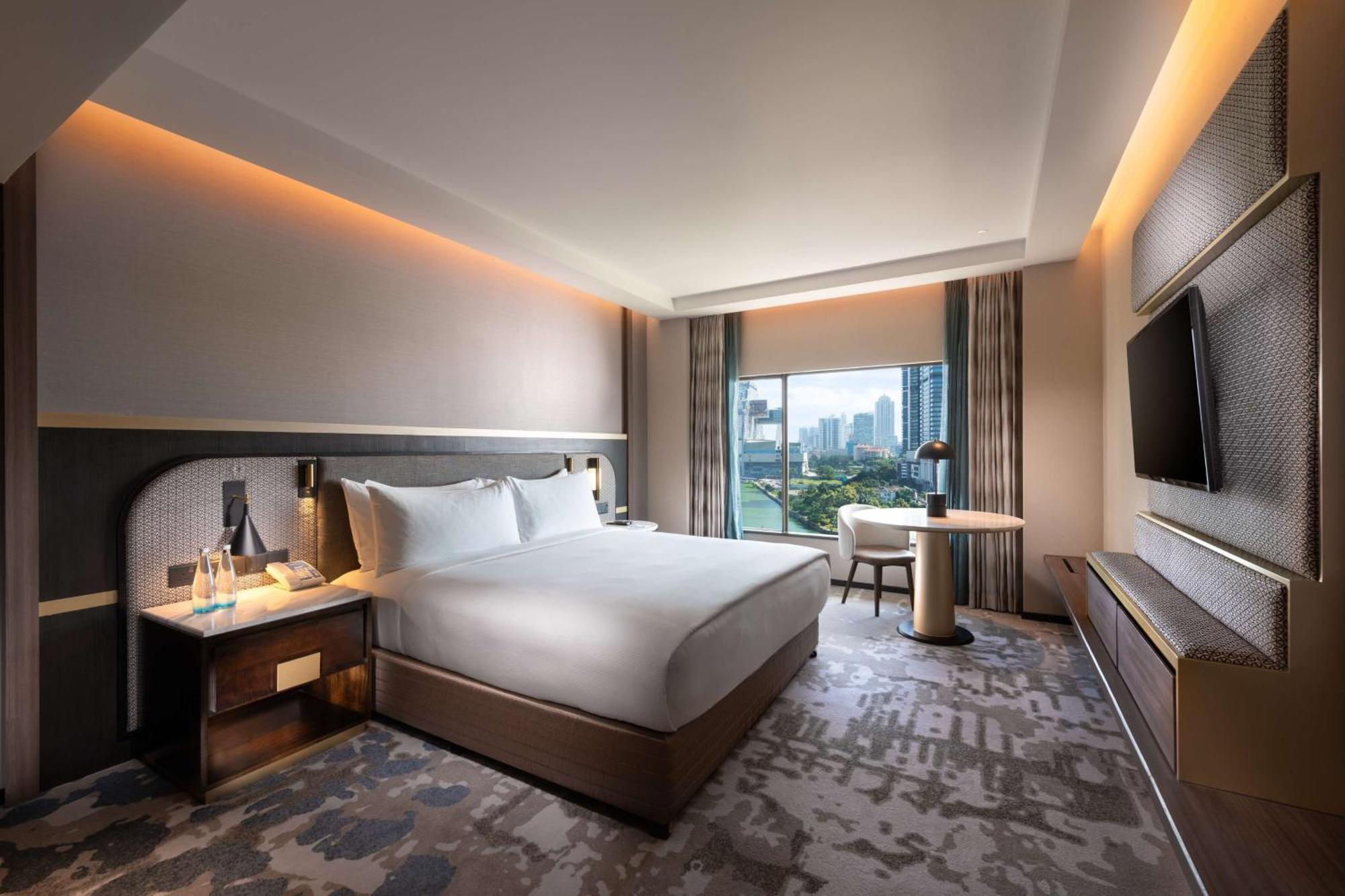 Deluxe King Suite Sea View