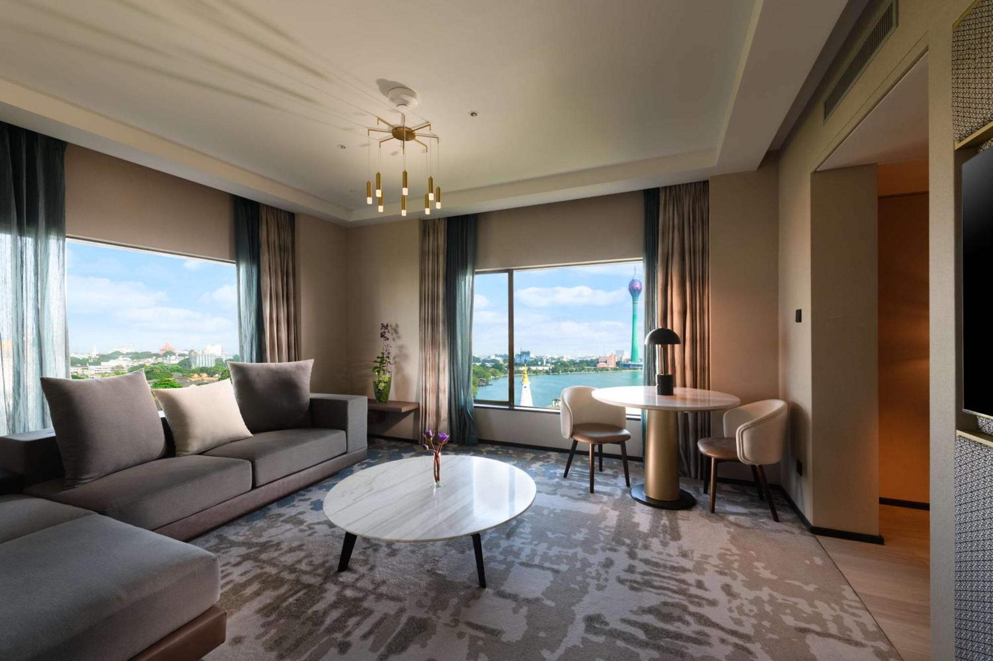 Deluxe King Suite