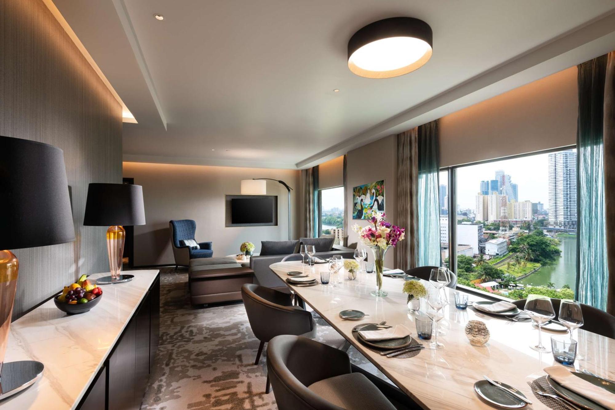 Deluxe King Suite Sea View